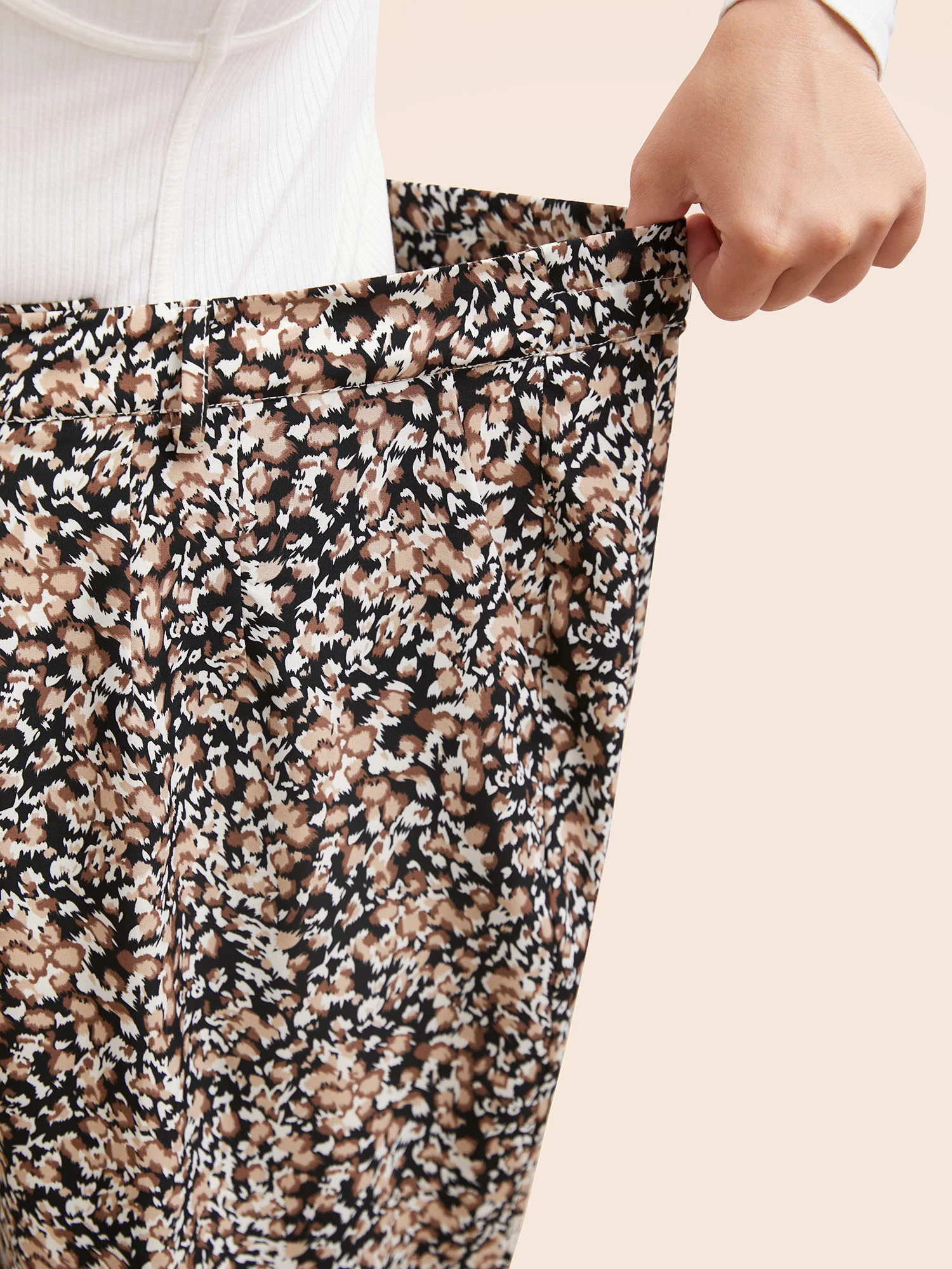 Leopard Print Pleated Wide Leg Pants - Image 4