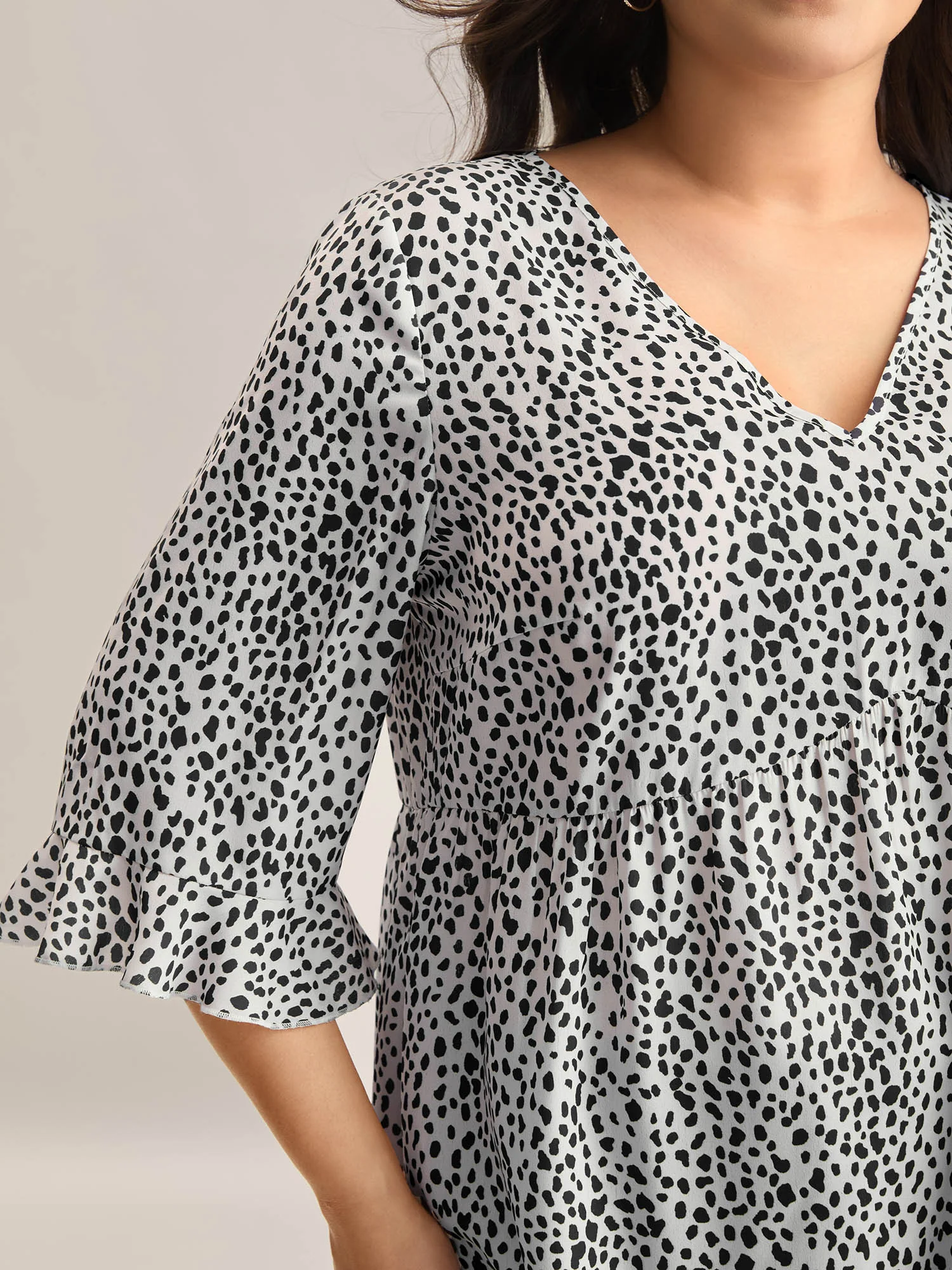 Leopard Print Ruffled Detail V-Neck Blouse - Image 9