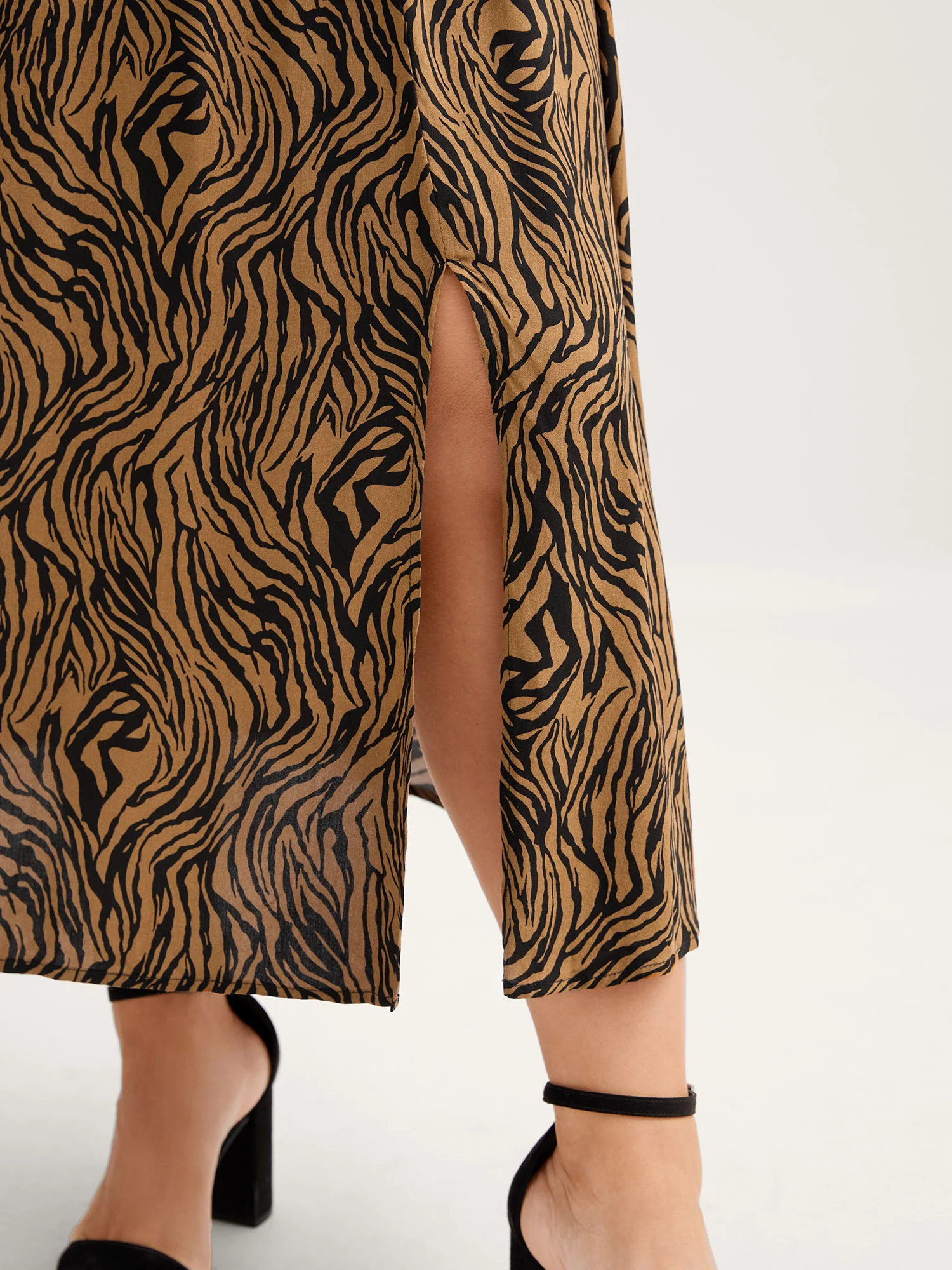Leopard Print Shirred Split Hem Midi Dress - Image 3