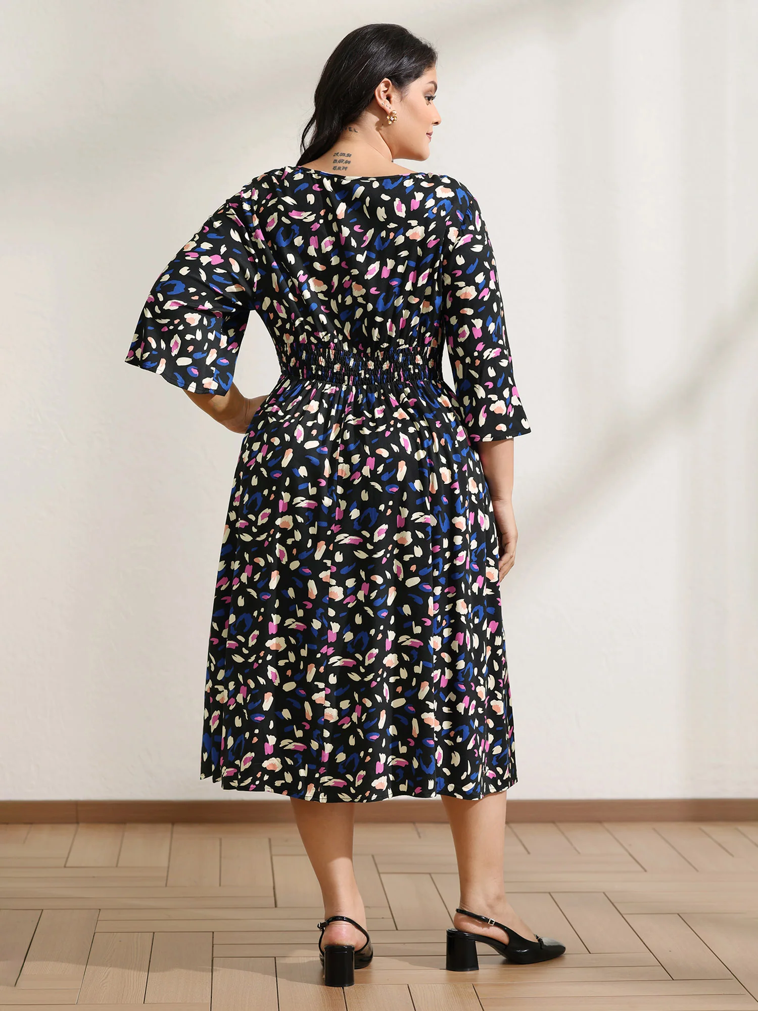 Leopard Print Shirred Waist V-Neck Midi Dress - Image 4