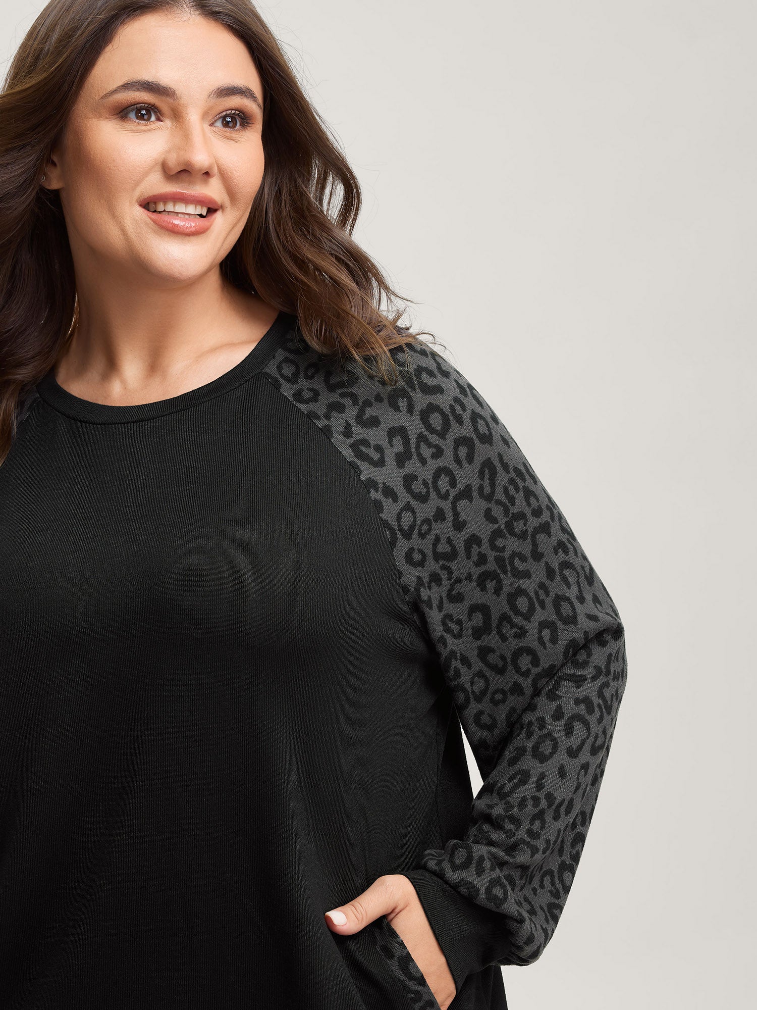Leopard Print Spliced Pockets Sweatshirt - Image 2