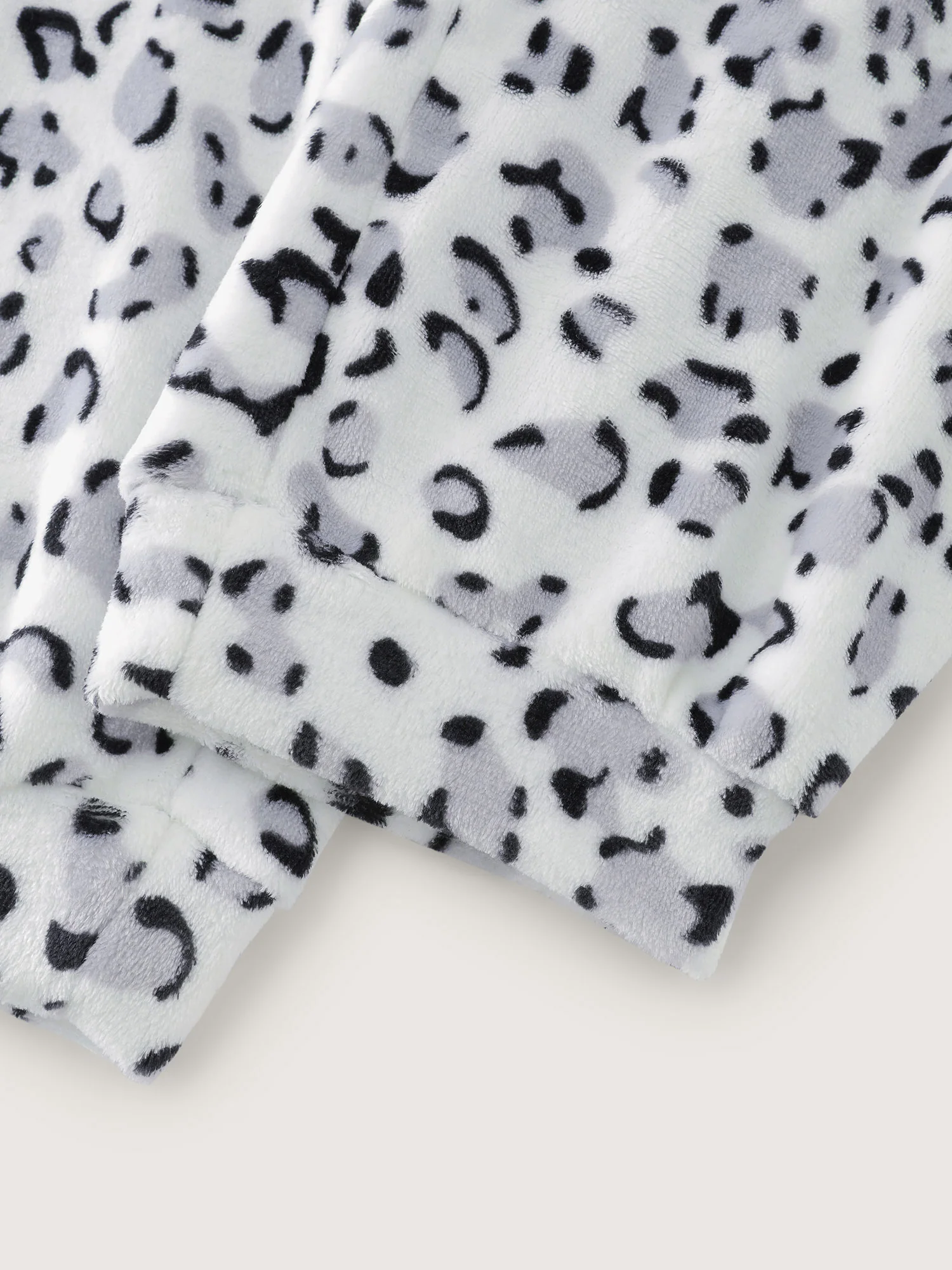 Leopard Print Stretchy Cuff Lounge Bottoms - Image 8