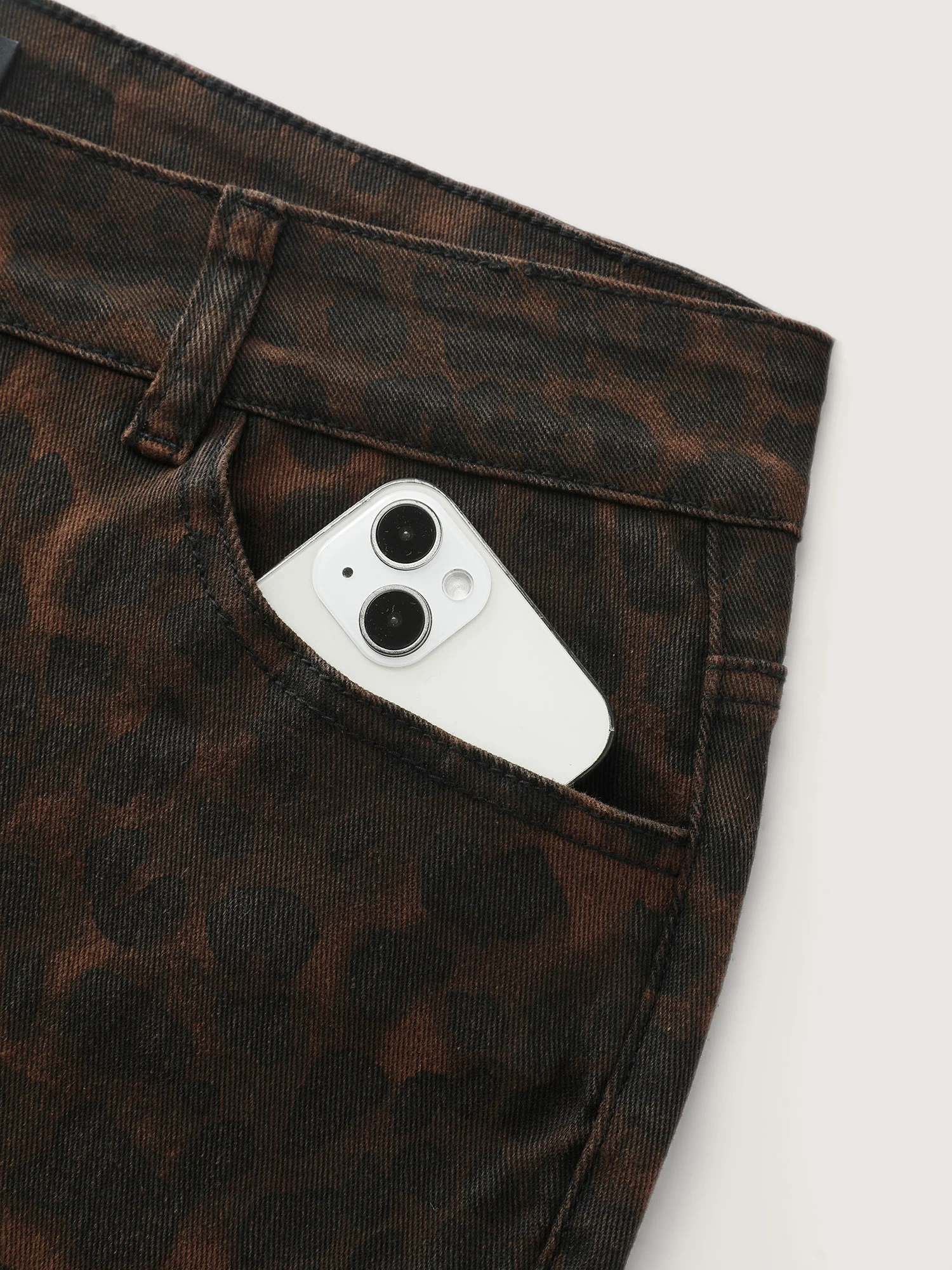 Leopard Print High-Rise Flare Jeans - Image 7