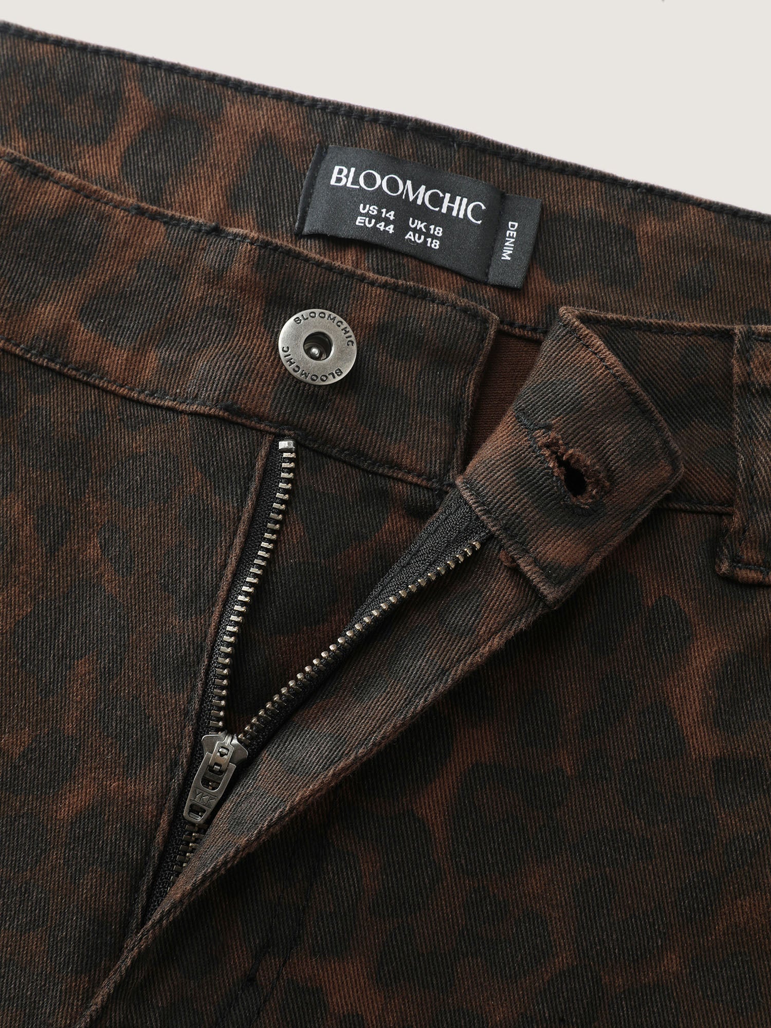 Leopard Print High-Rise Flare Jeans - Image 8