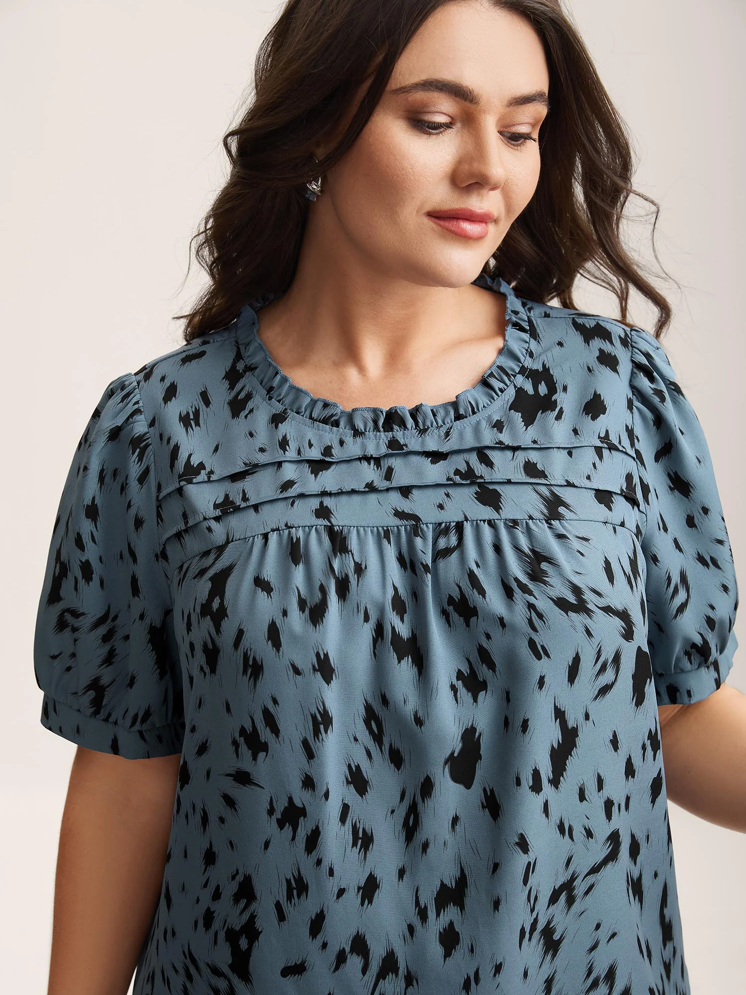 Leopard Print Toothpick Pleat Blouse - Image 2