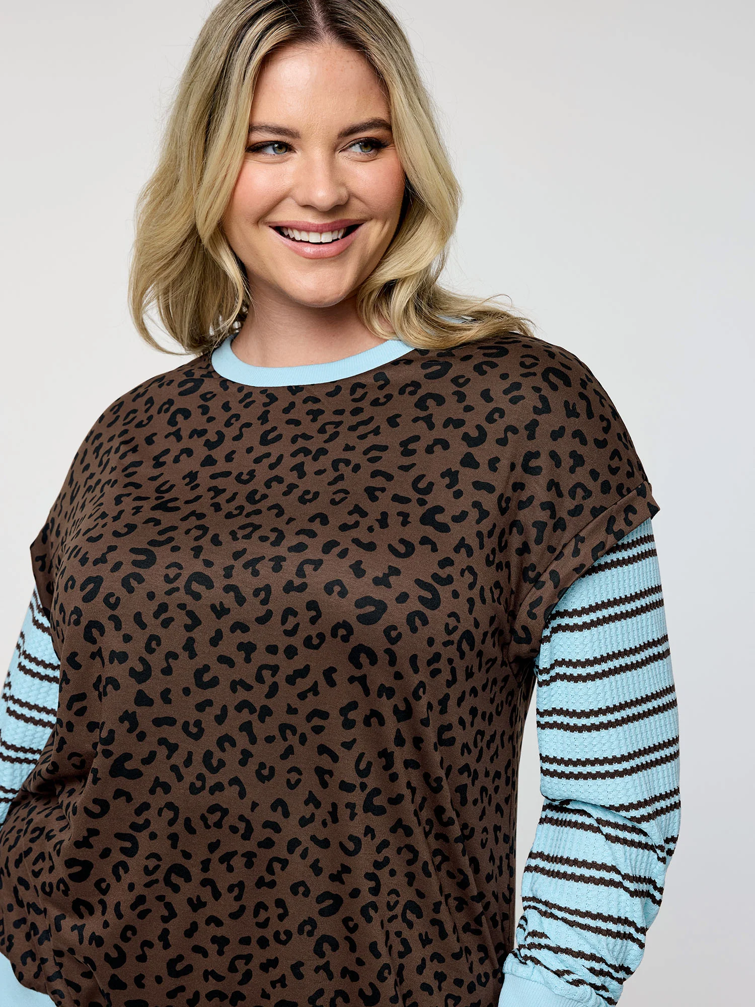 Leopard Stripe Print Textured Sweatshirt - Image 2
