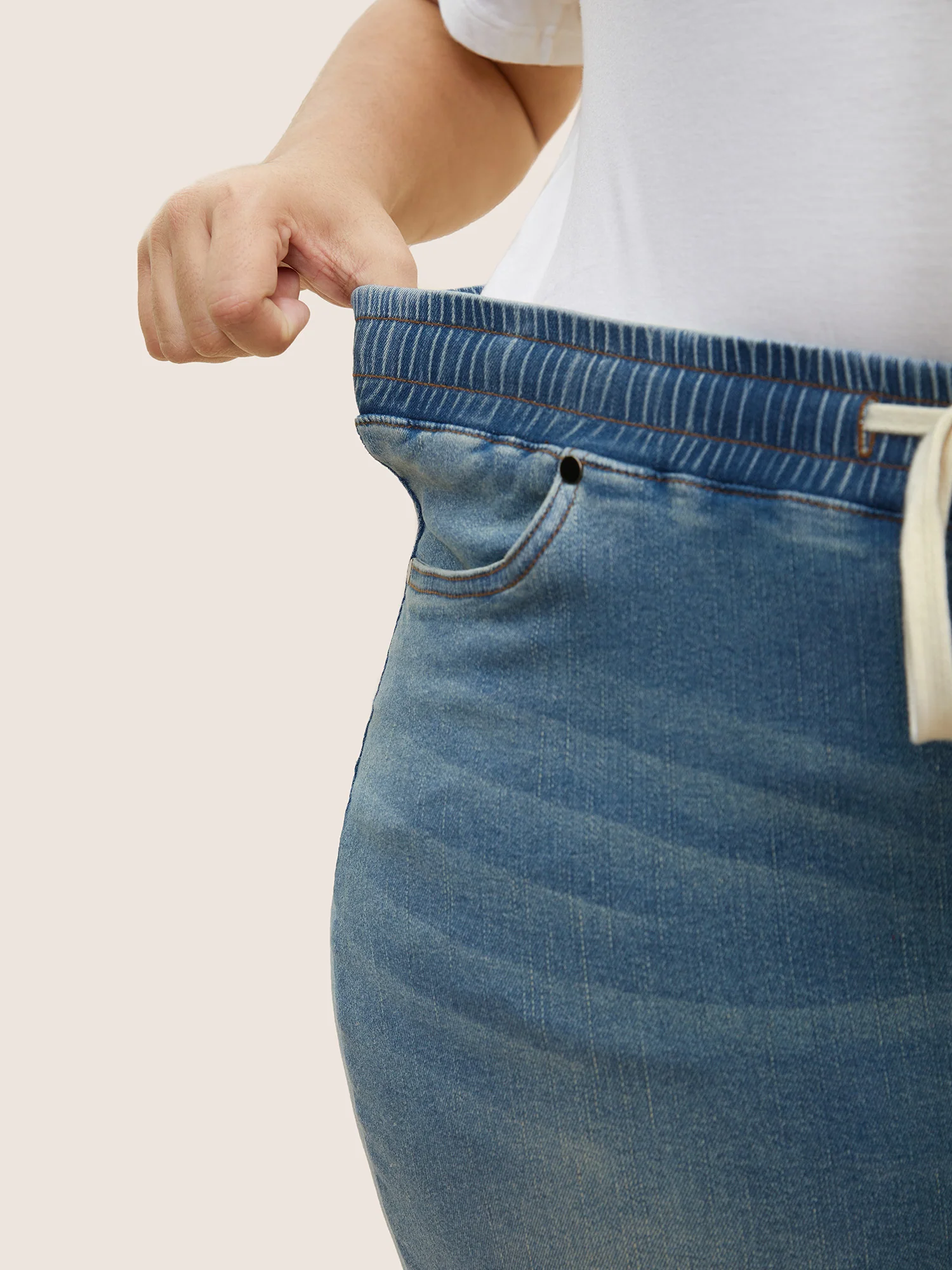 Light Wash Drawstring Cropped Wide Leg Jeans - Image 4