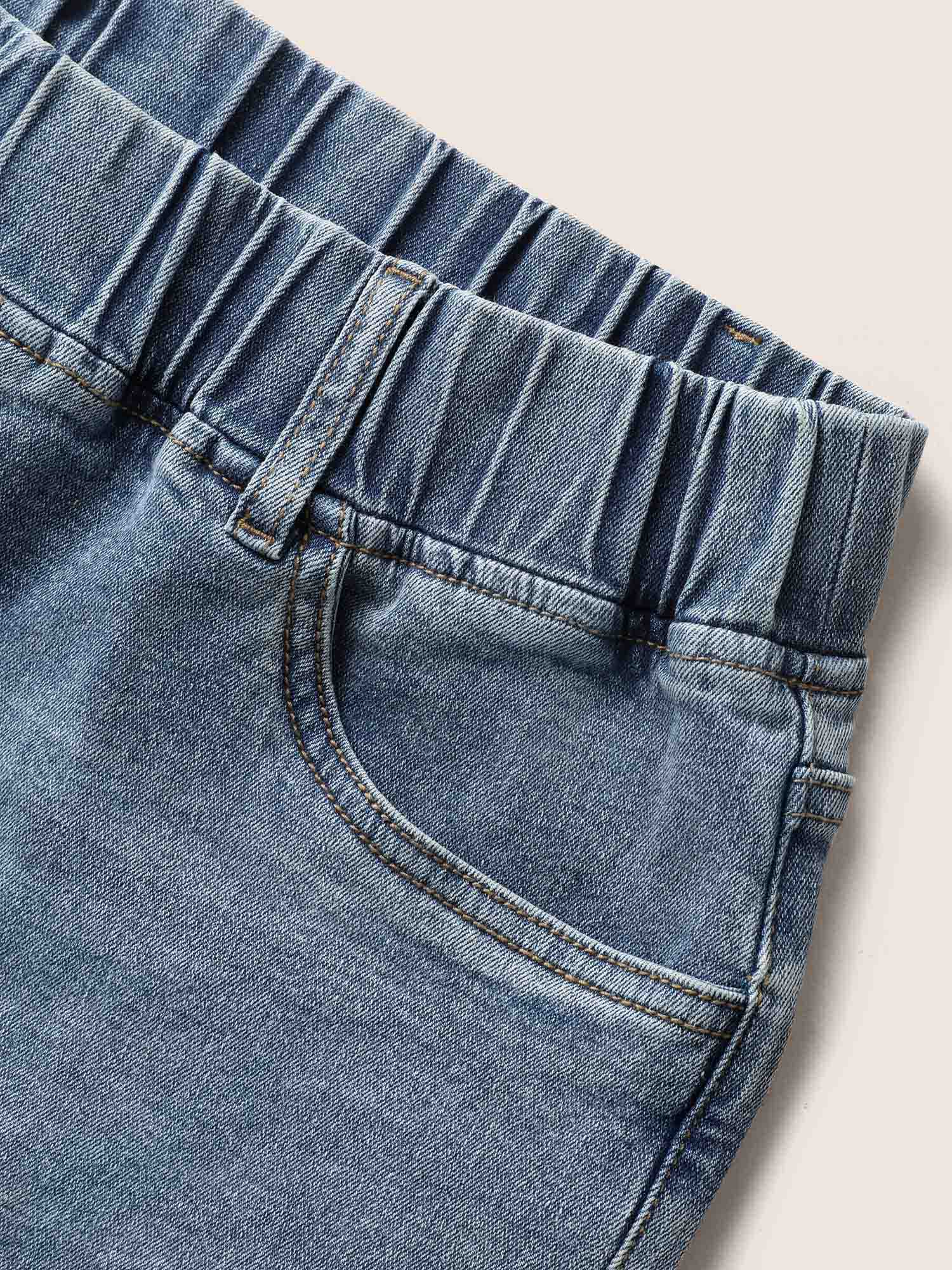 Light Wash Slit Hem Elastic Waist Denim Shorts - Image 5