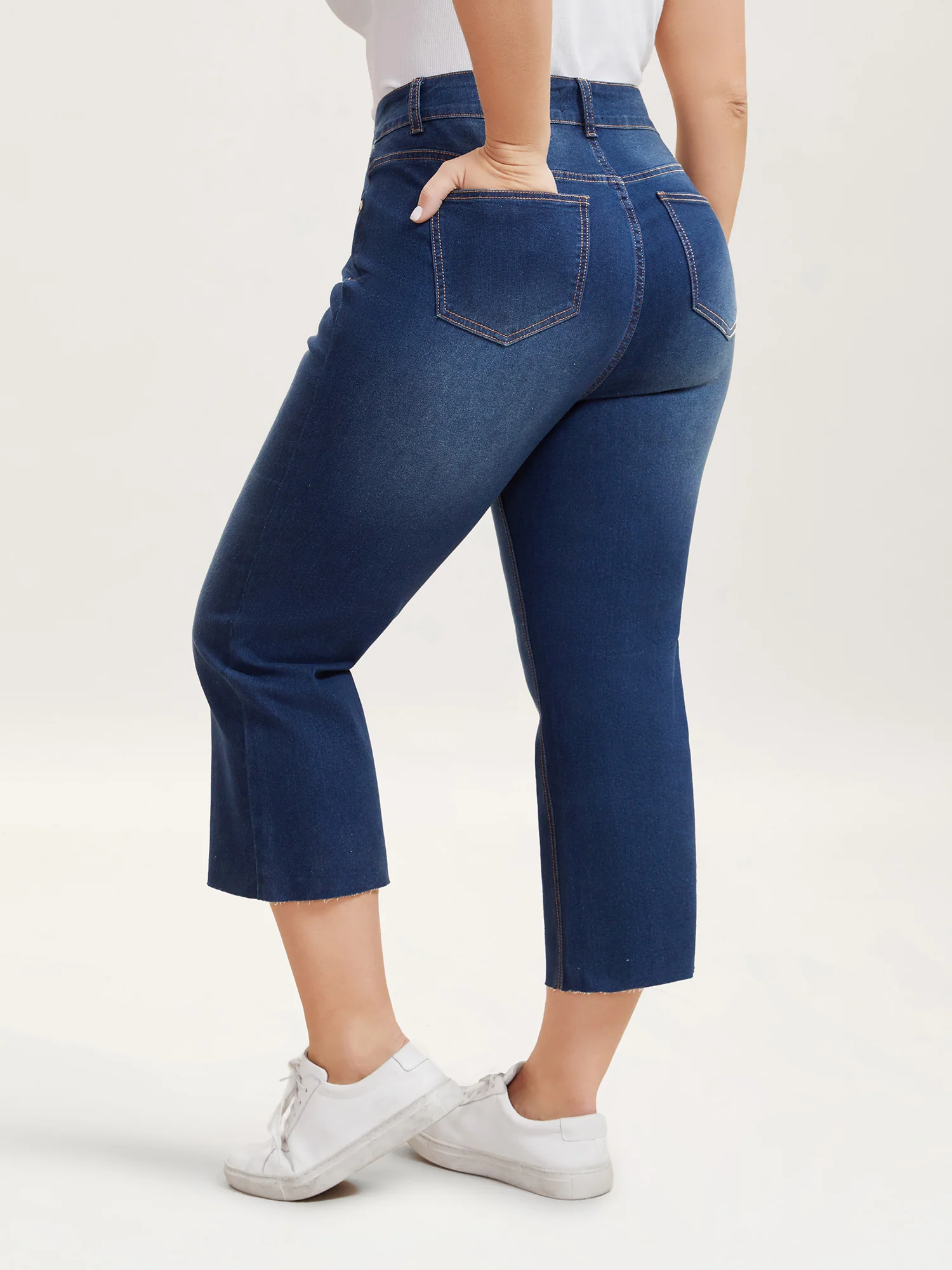 Loose Frayed Hem Crop Jeans - Image 2
