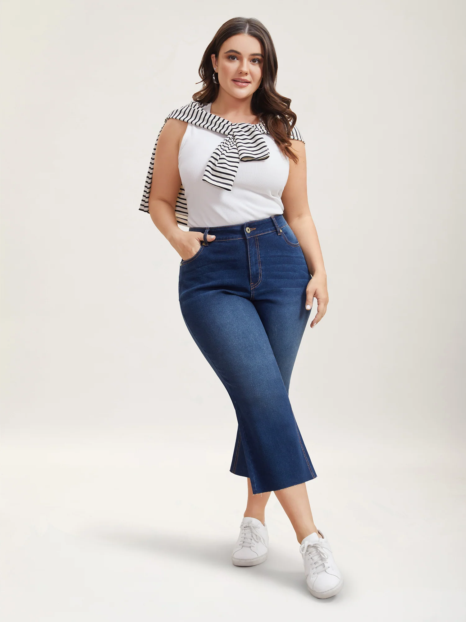 Loose Frayed Hem Crop Jeans - Image 4