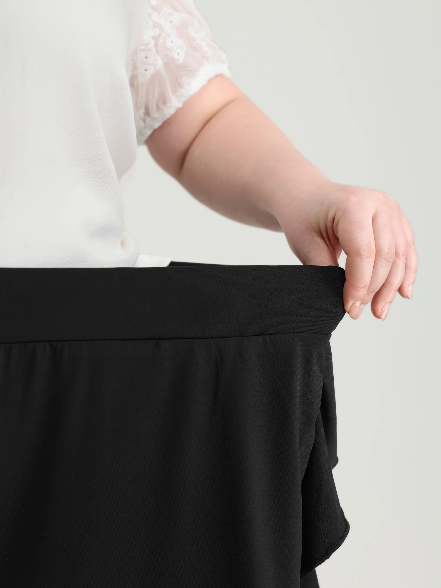 Lotus Leaf Wide-Leg Shorts - Image 4