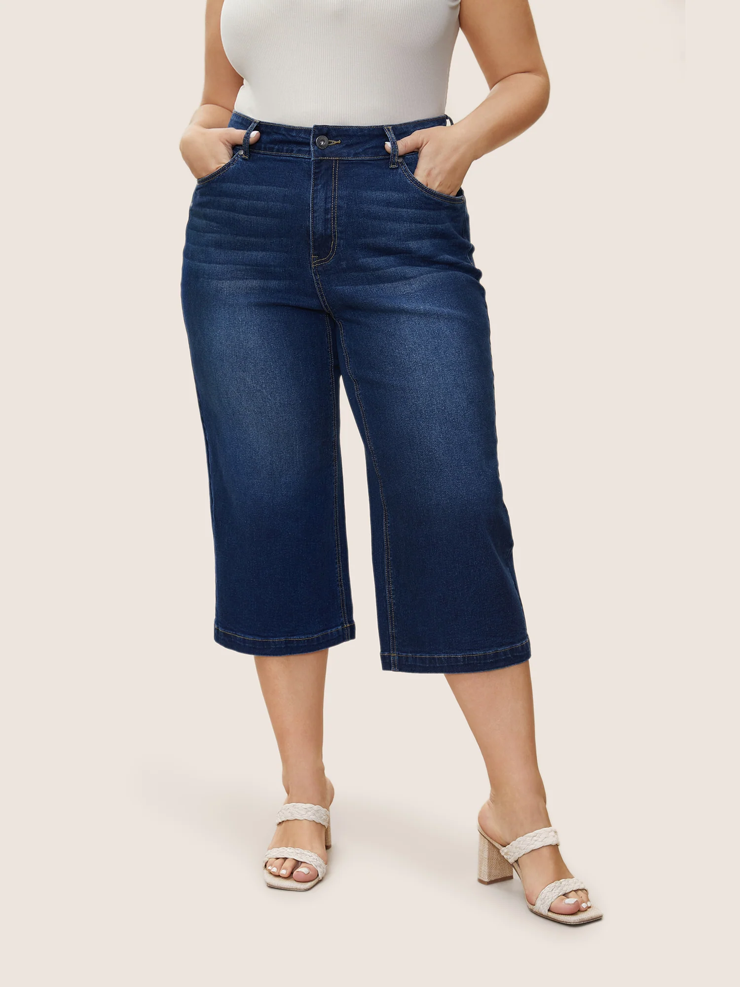 Classic Wide-Leg Capri Jeans - Image 2
