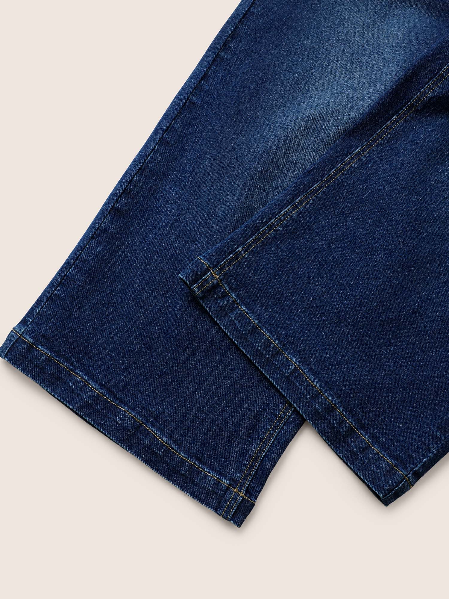 Classic Wide-Leg Capri Jeans - Image 6
