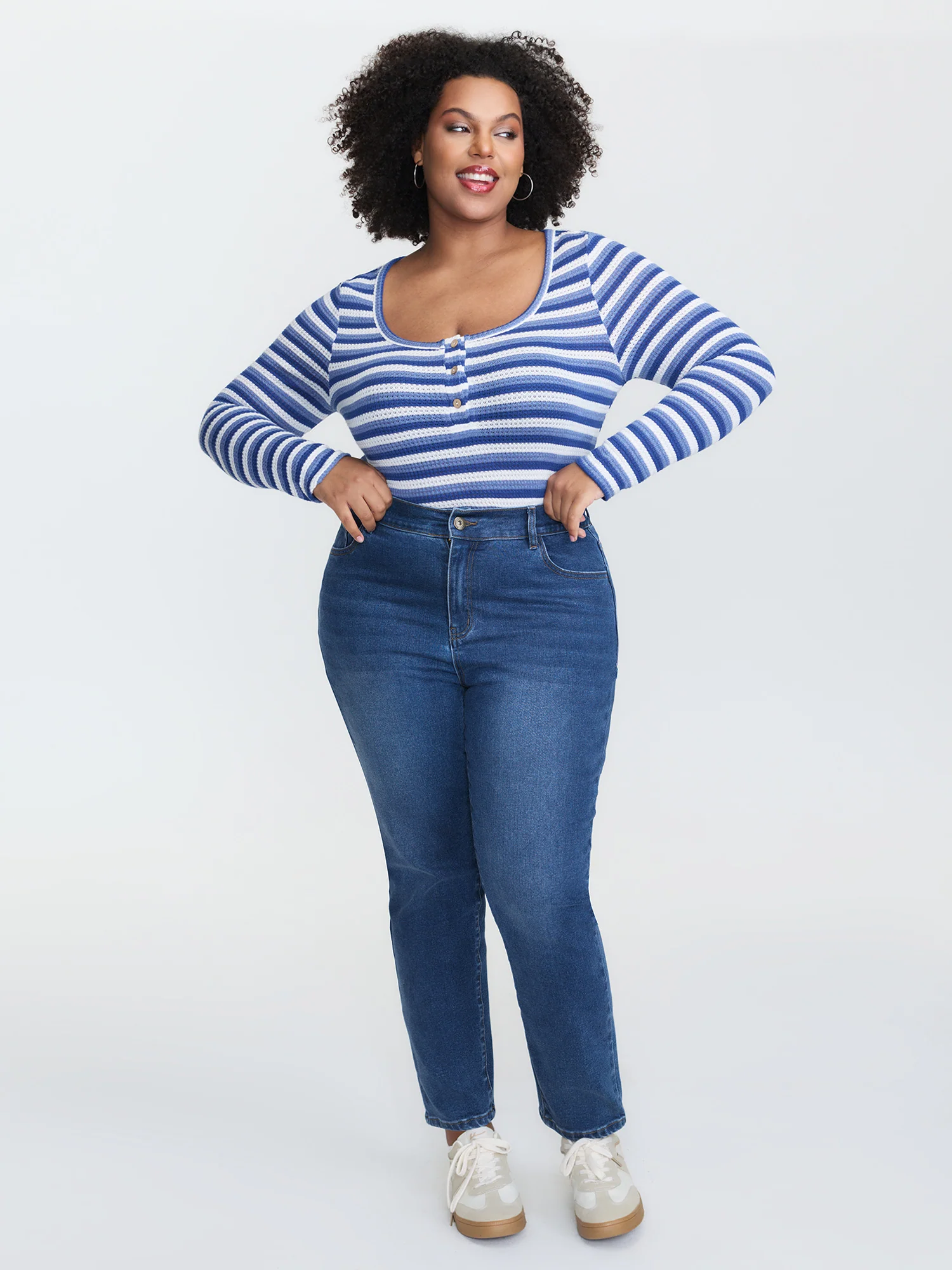 Mid-Rise Curve-Flattering Boyfriend Jeans - Image 4