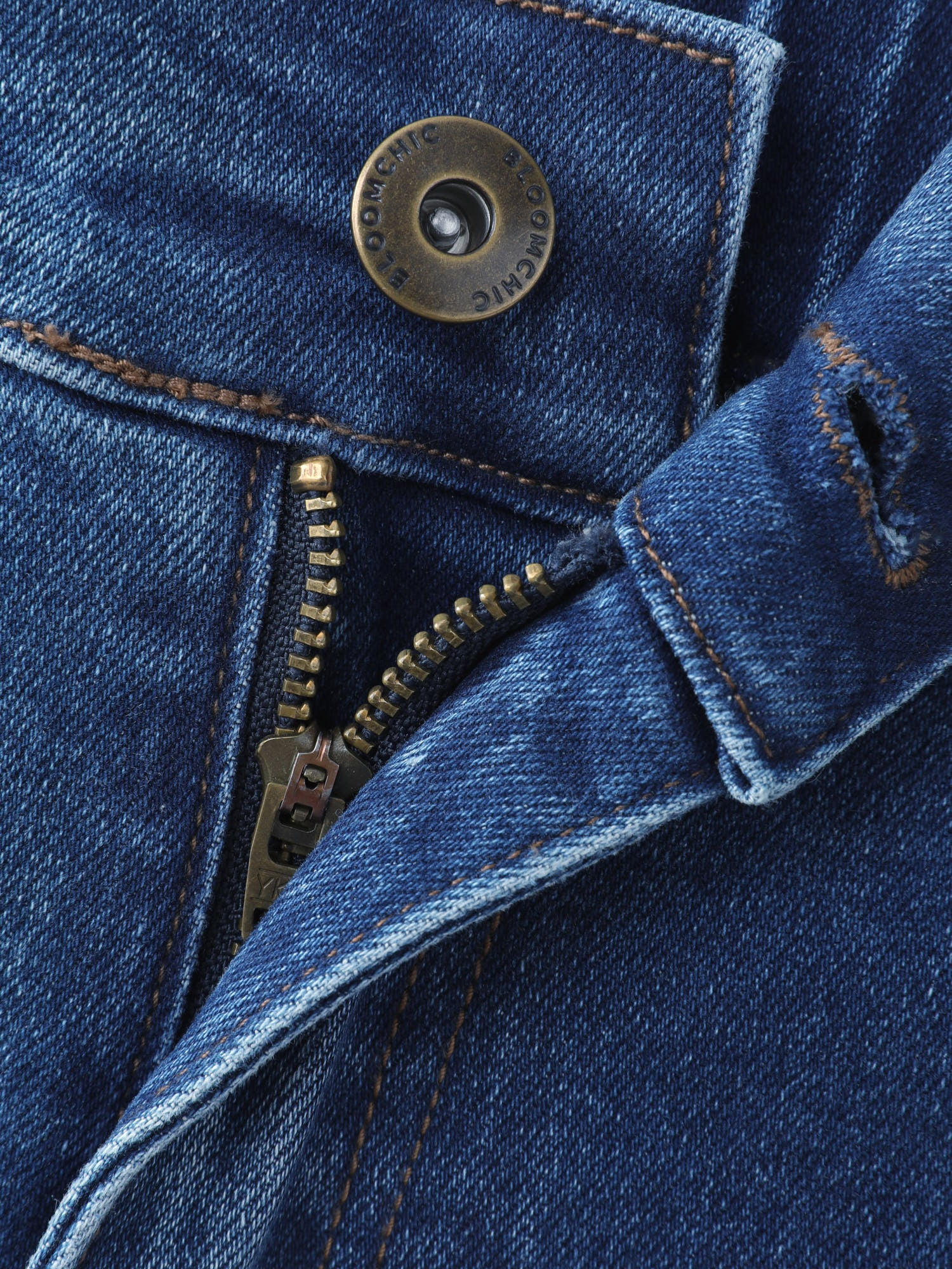 Mid-Rise Curve-Flattering Boyfriend Jeans - Image 6