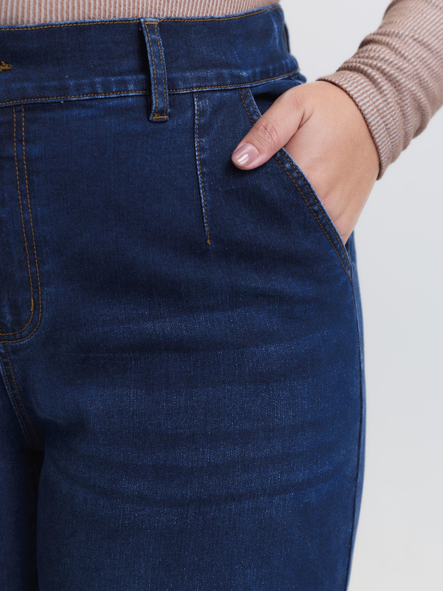 Mid-Rise Elastic Waistband Wide-Leg Jeans - Image 3