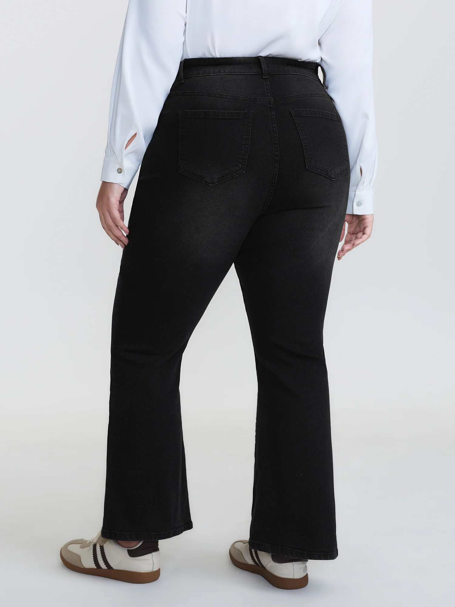 Mid-Rise Everyday Bootcut Jeans - Image 4