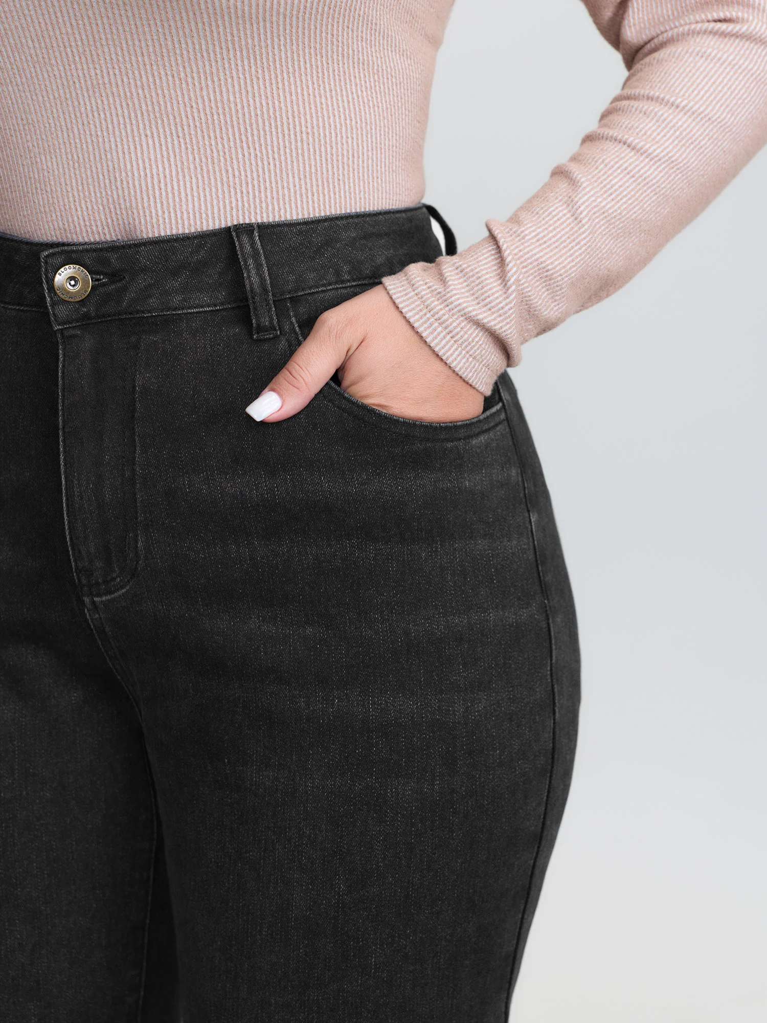 Thigh-Friendly Cropped-Fit Straight-Leg Jeans - Image 3