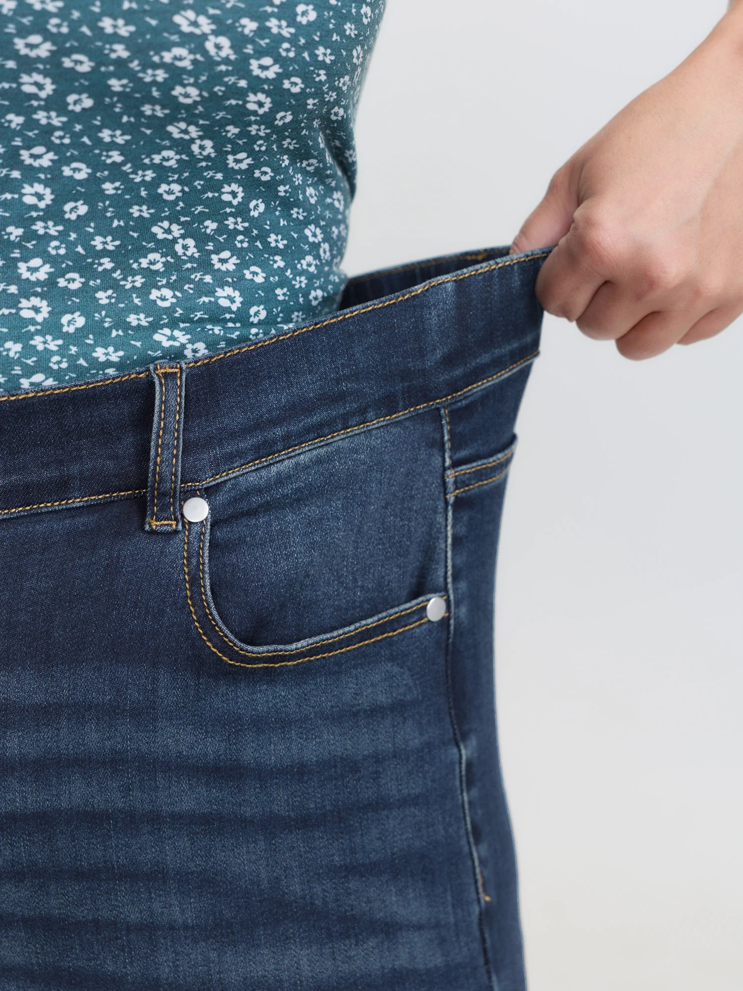 Mid-Rise Stretchy Straight Leg Jeans - Image 5