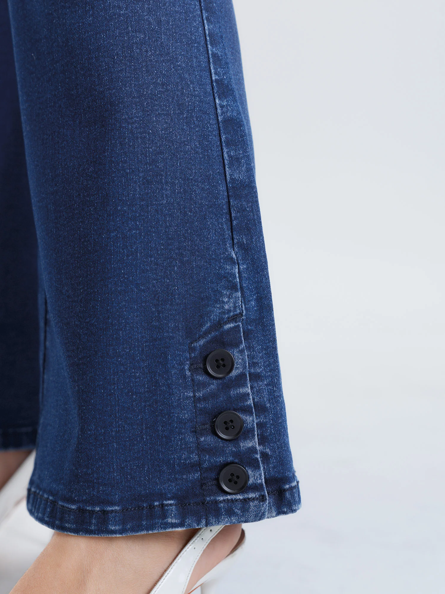 Hip Sculpting High-Rise Flare Jeans - Image 5