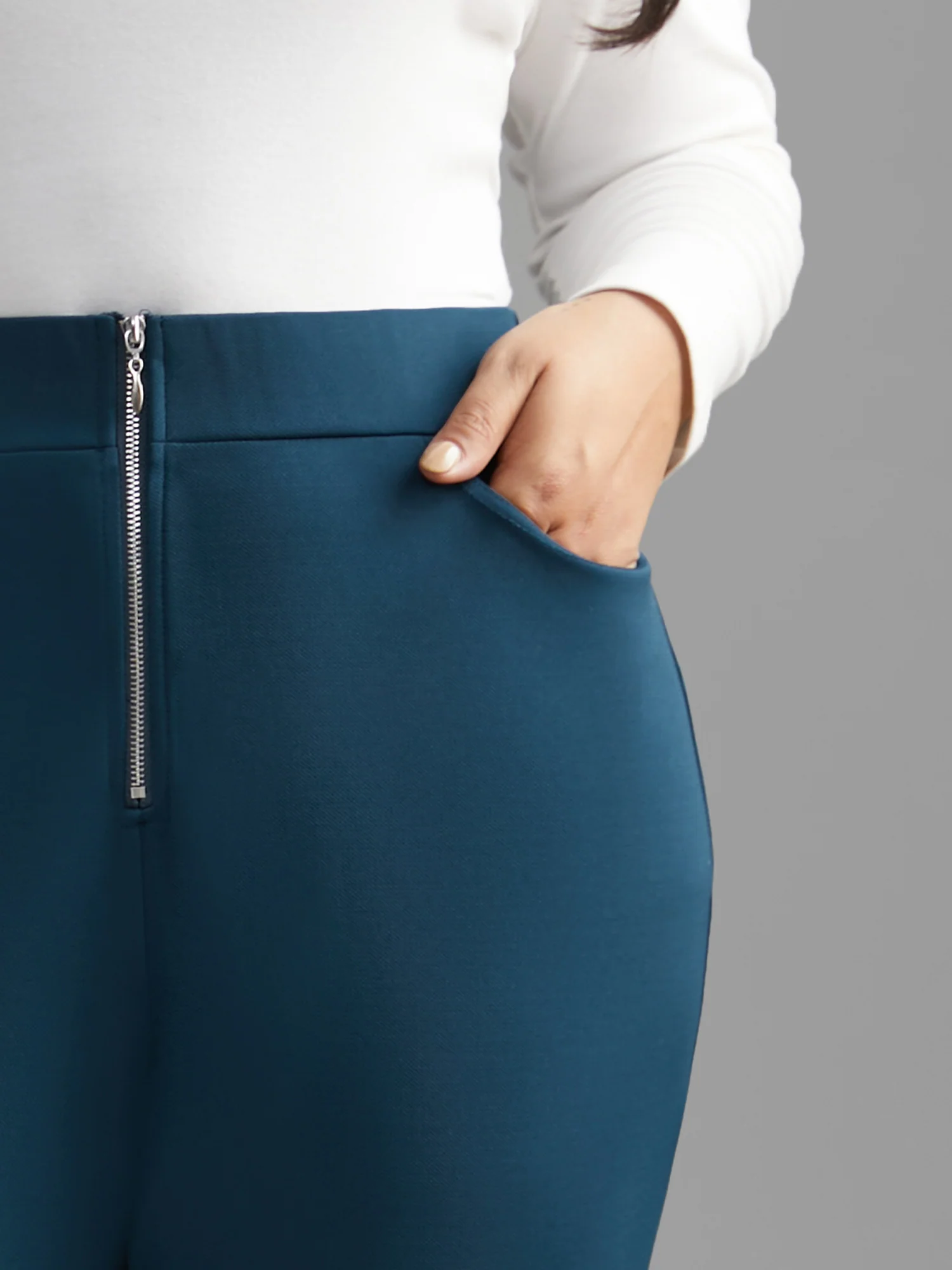 Mid Rise Zipper Detail Skinny Pants - Image 4