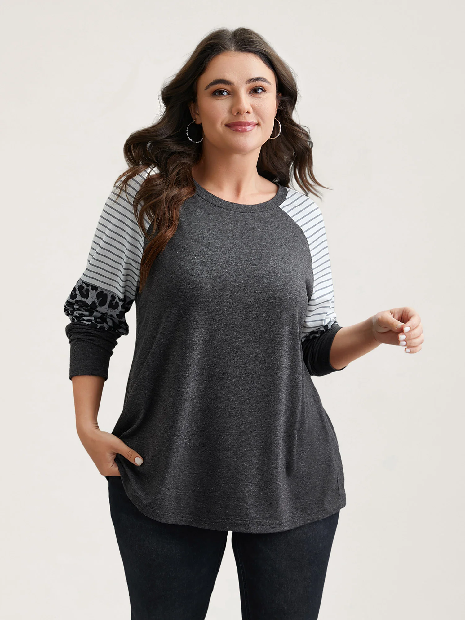 Mixed Leopard Print Raglan Sleeve T-Shirt - Image 3