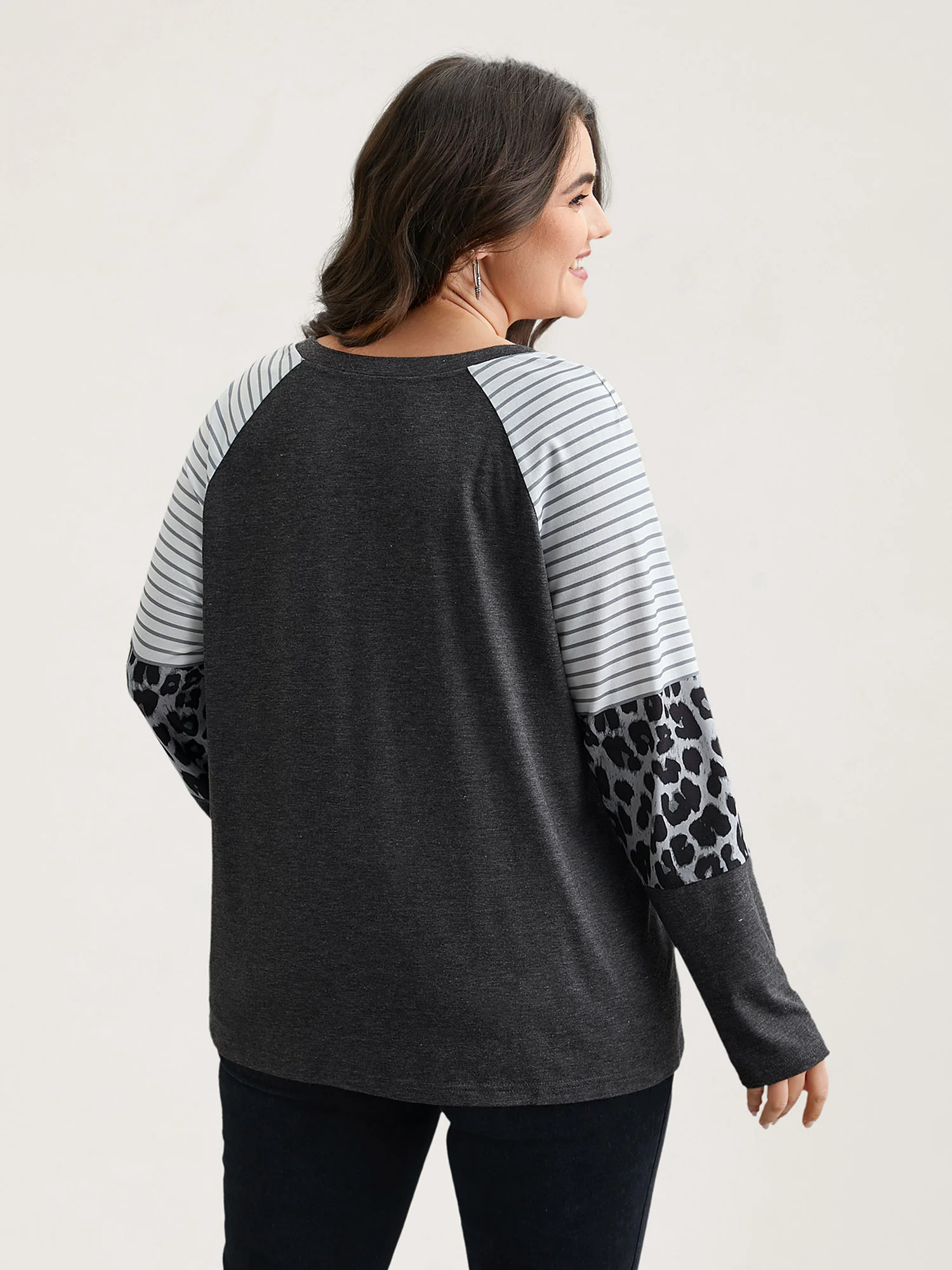 Mixed Leopard Print Raglan Sleeve T-Shirt - Image 4