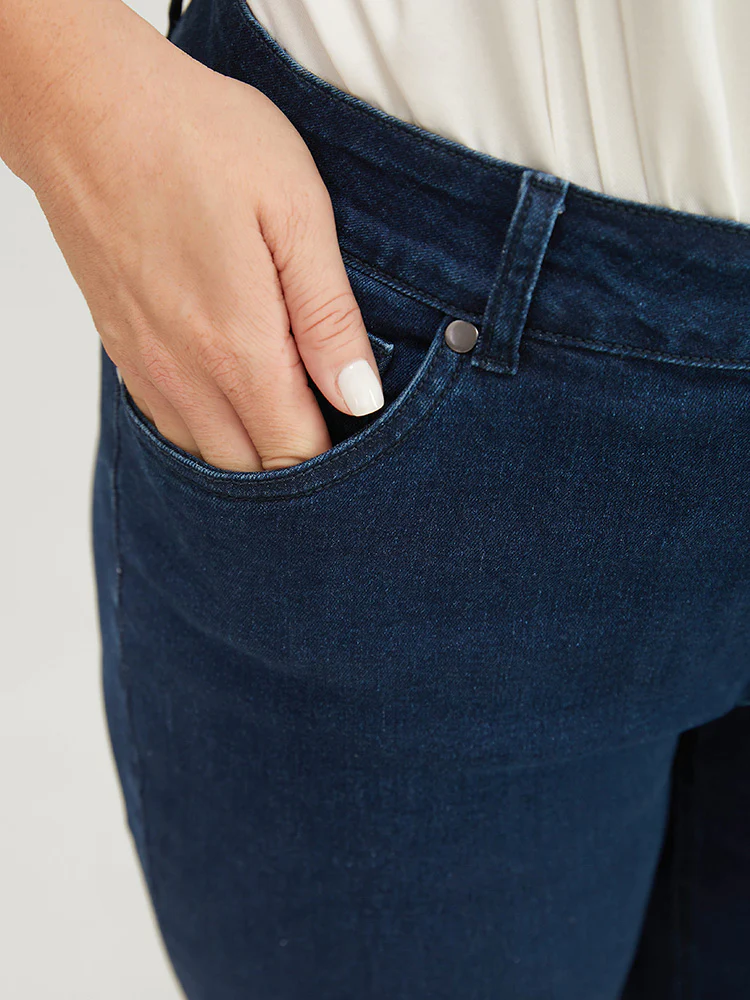 Moderately Stretchy  High Rise Knee Denim Shorts - Image 7