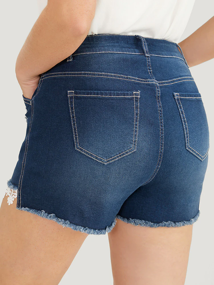 Moderately Stretchy Ripped Lace Raw Hem Denim Shorts - Image 3