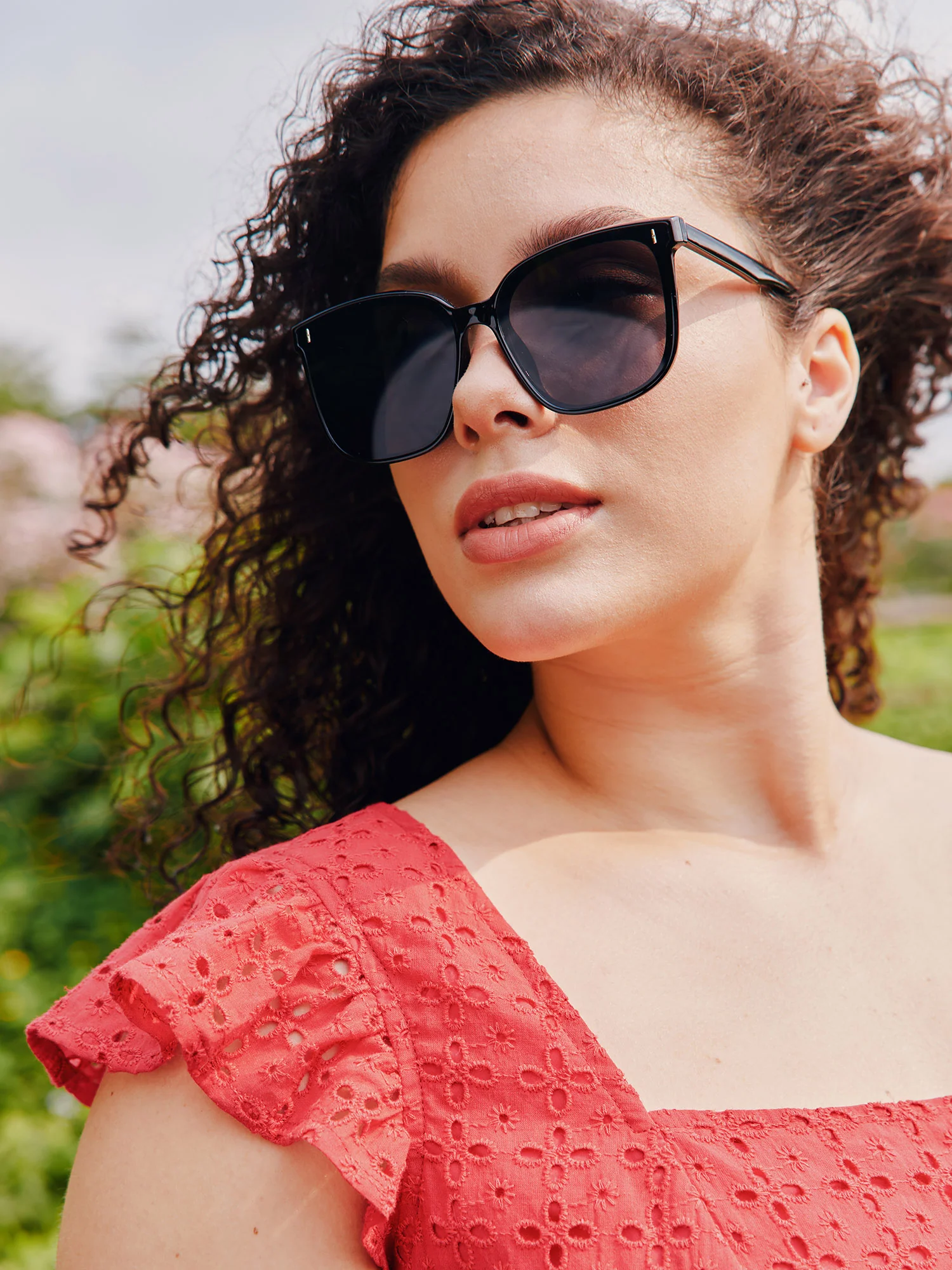 Modern Square Sunglasses With Box - Image 3