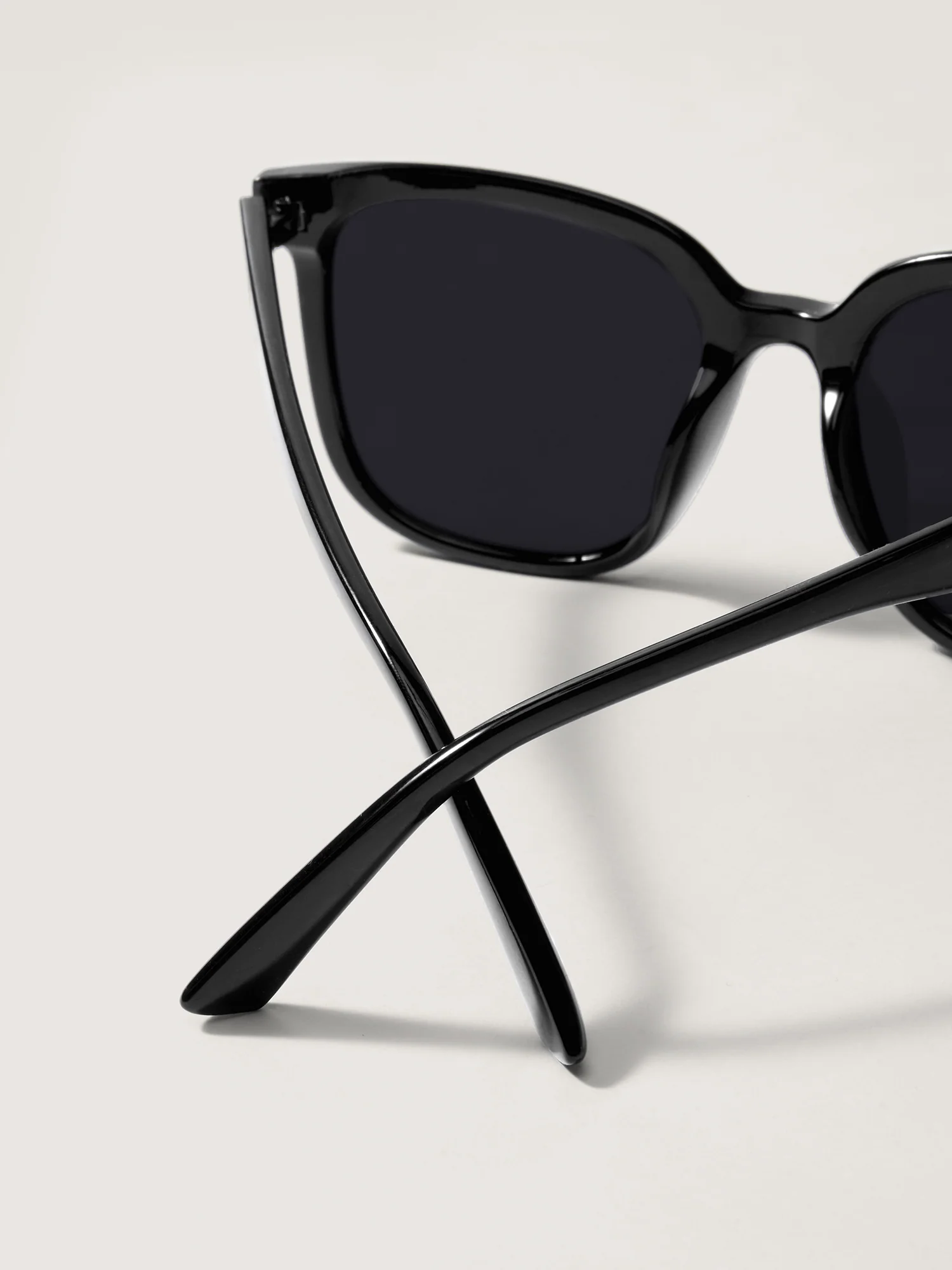 Modern Square Sunglasses With Box - Image 4