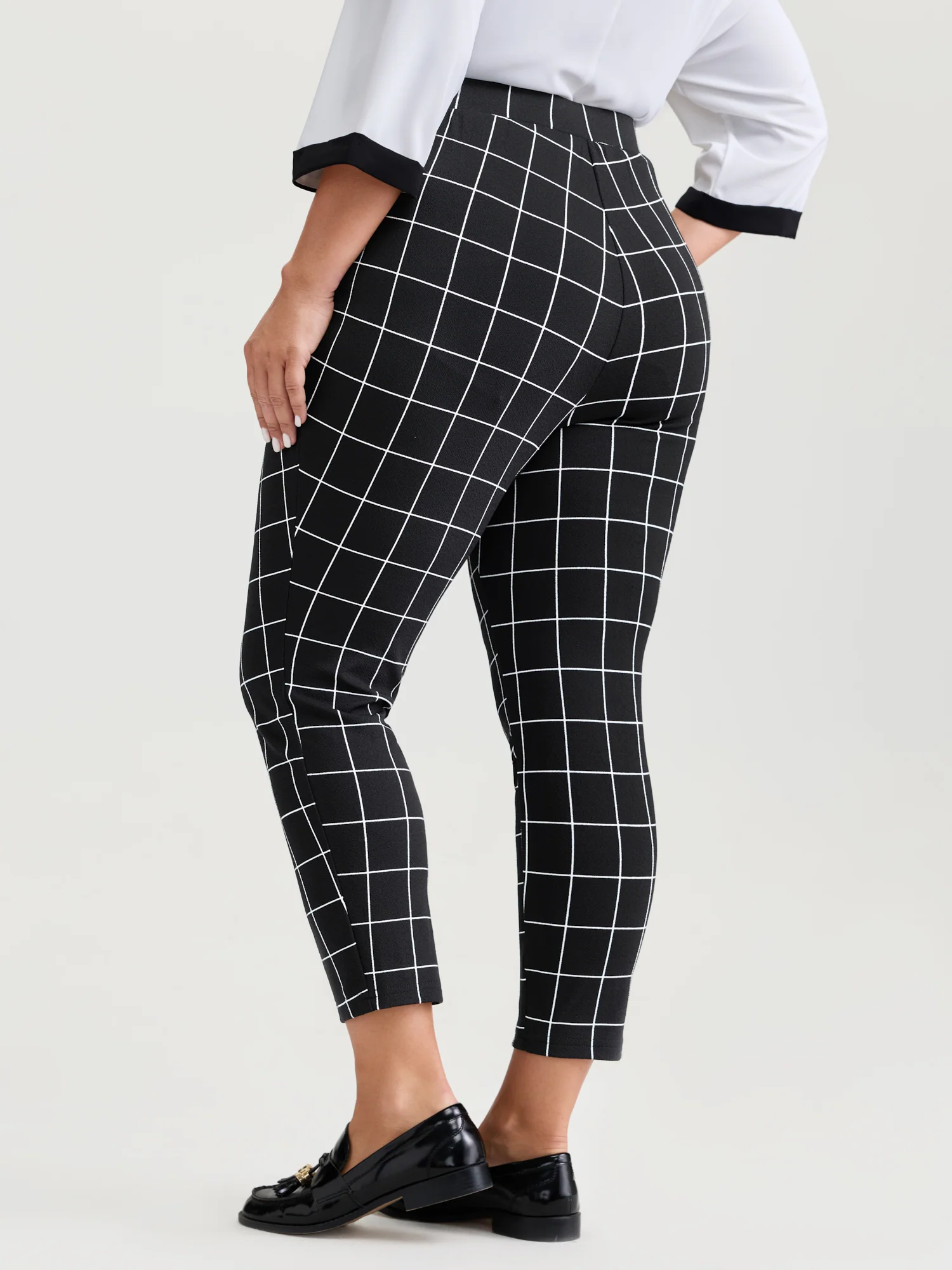 Monochrome Checkered Print Pull-On Pants - Image 5