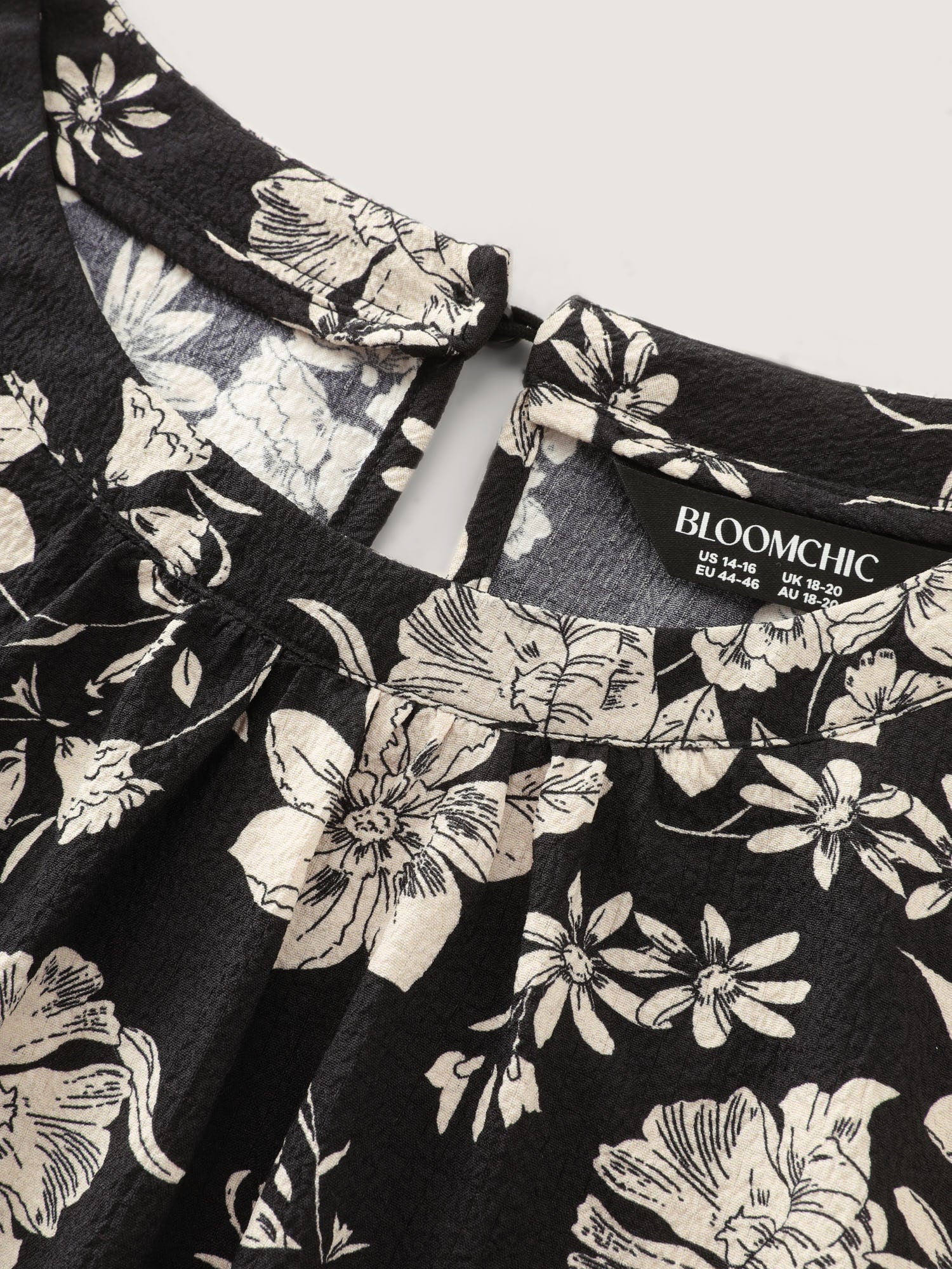 Monochrome Floral Print High Low Hem Top - Image 5