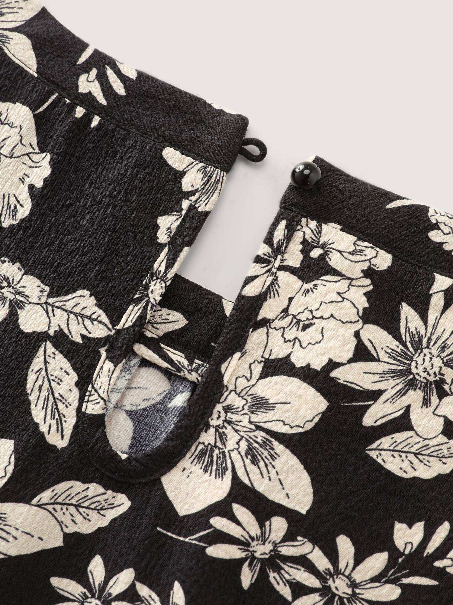Monochrome Floral Print High Low Hem Top - Image 6