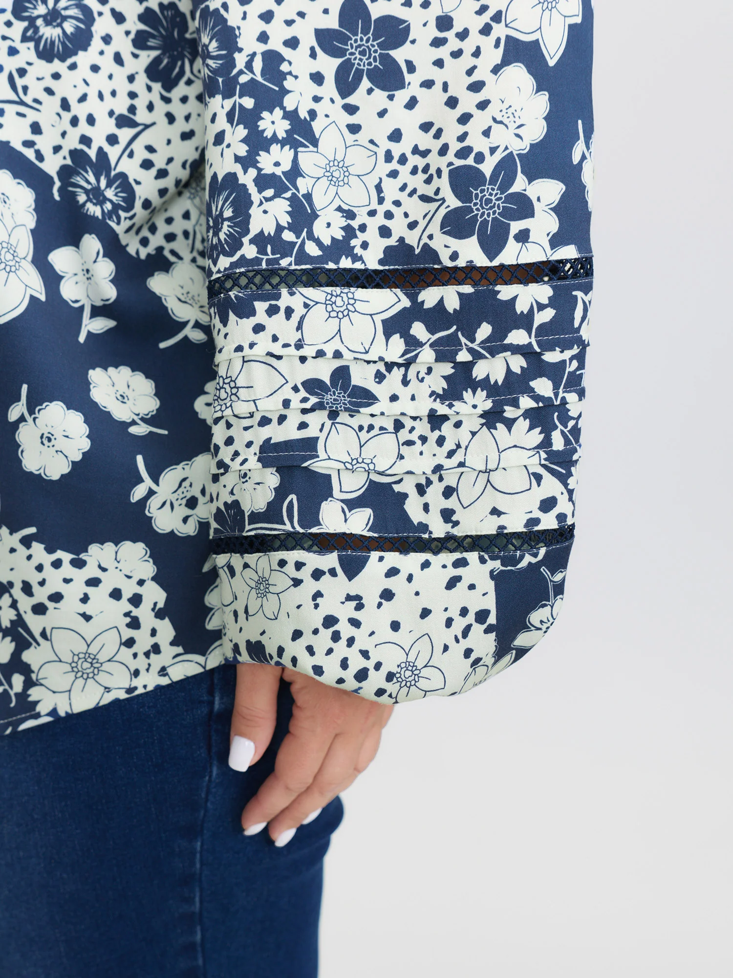 Monochrome Floral Print Ruffled Button-Down Shirt - Image 4