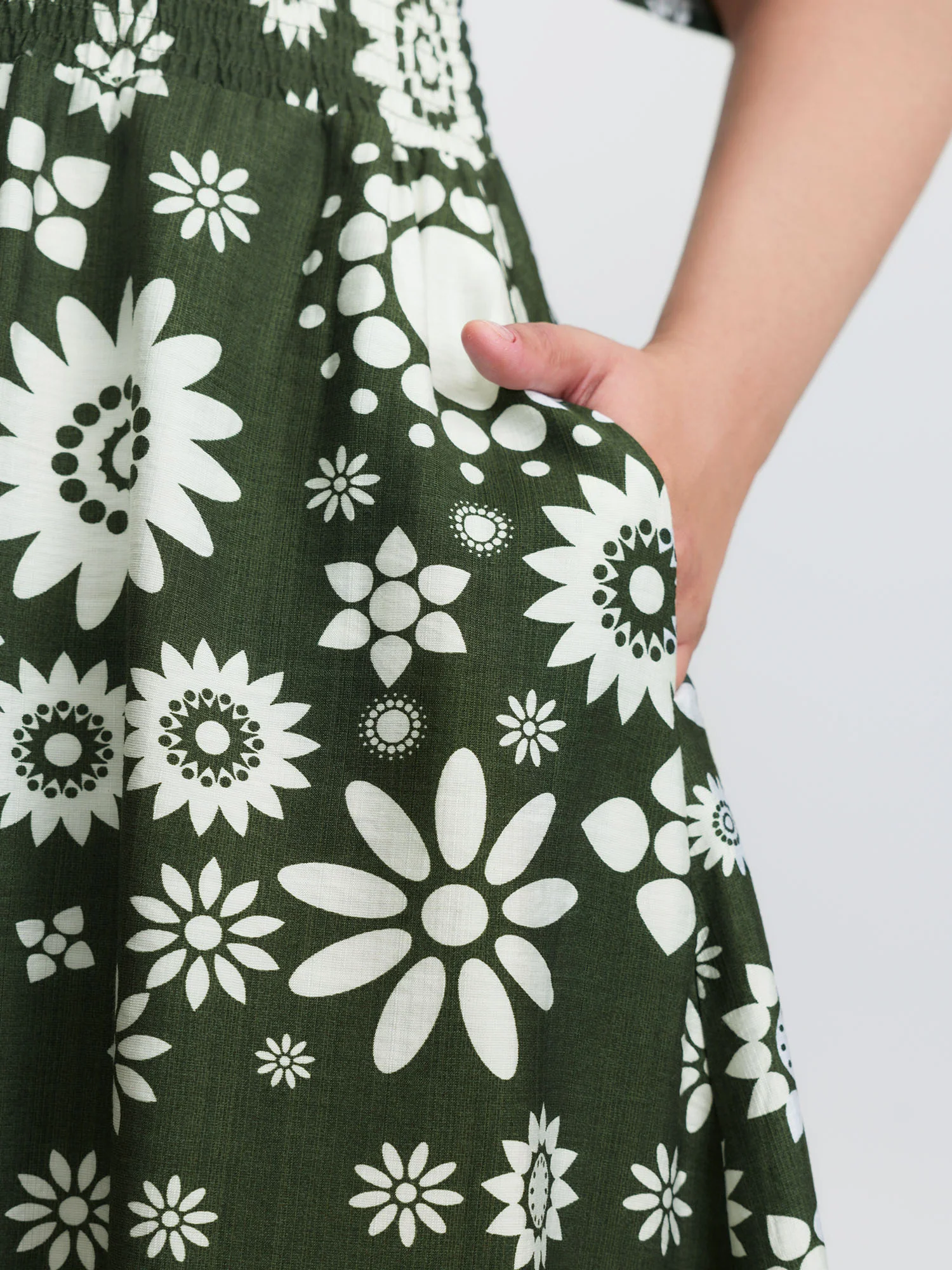 Monochrome Floral Print Shirred Midi Dress - Image 4