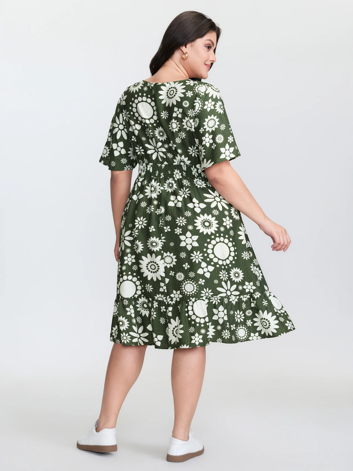 Monochrome Floral Print Shirred Midi Dress - Image 5