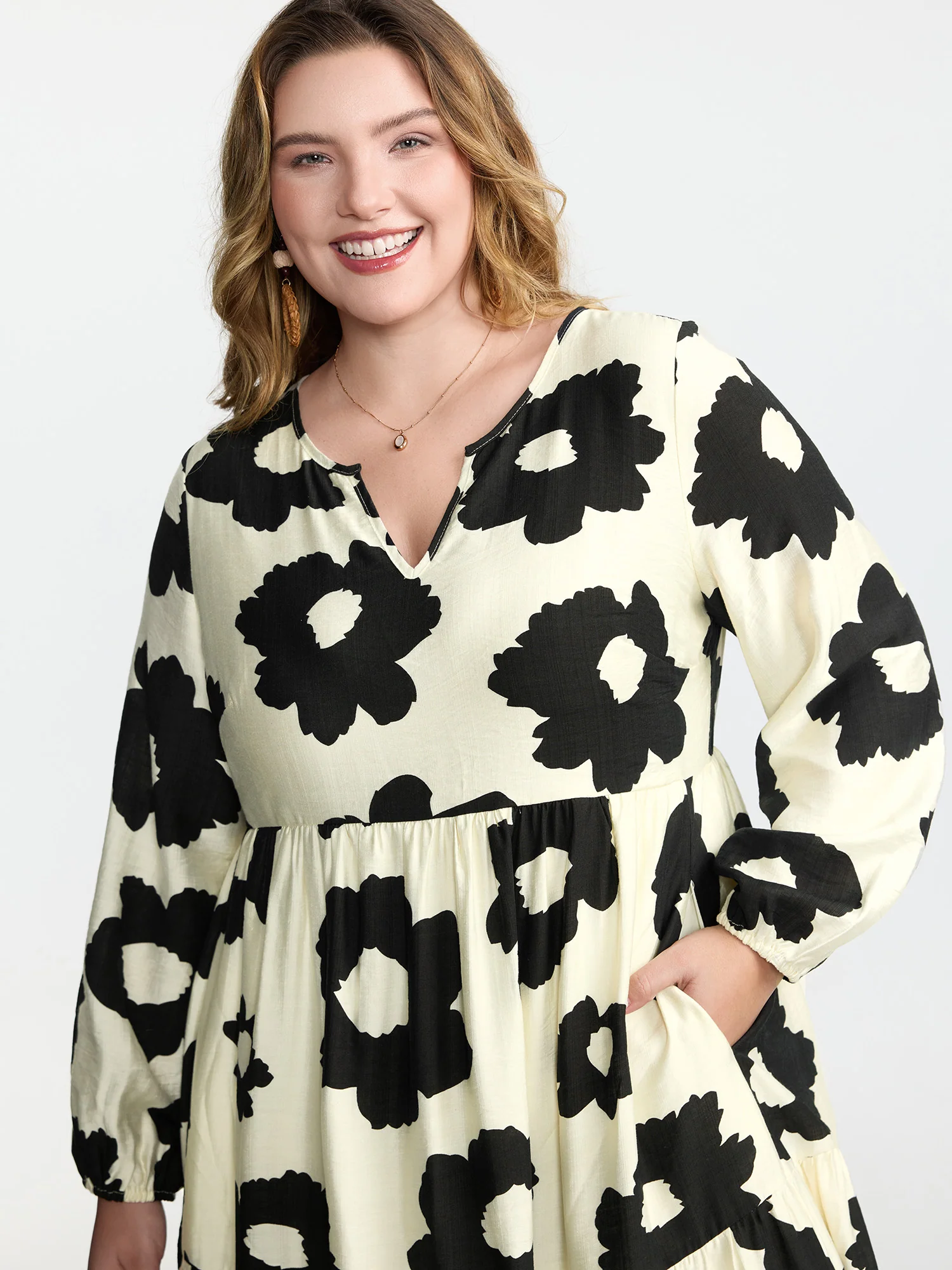 Monochrome Floral Print Tiered Maxi Dress - Image 2