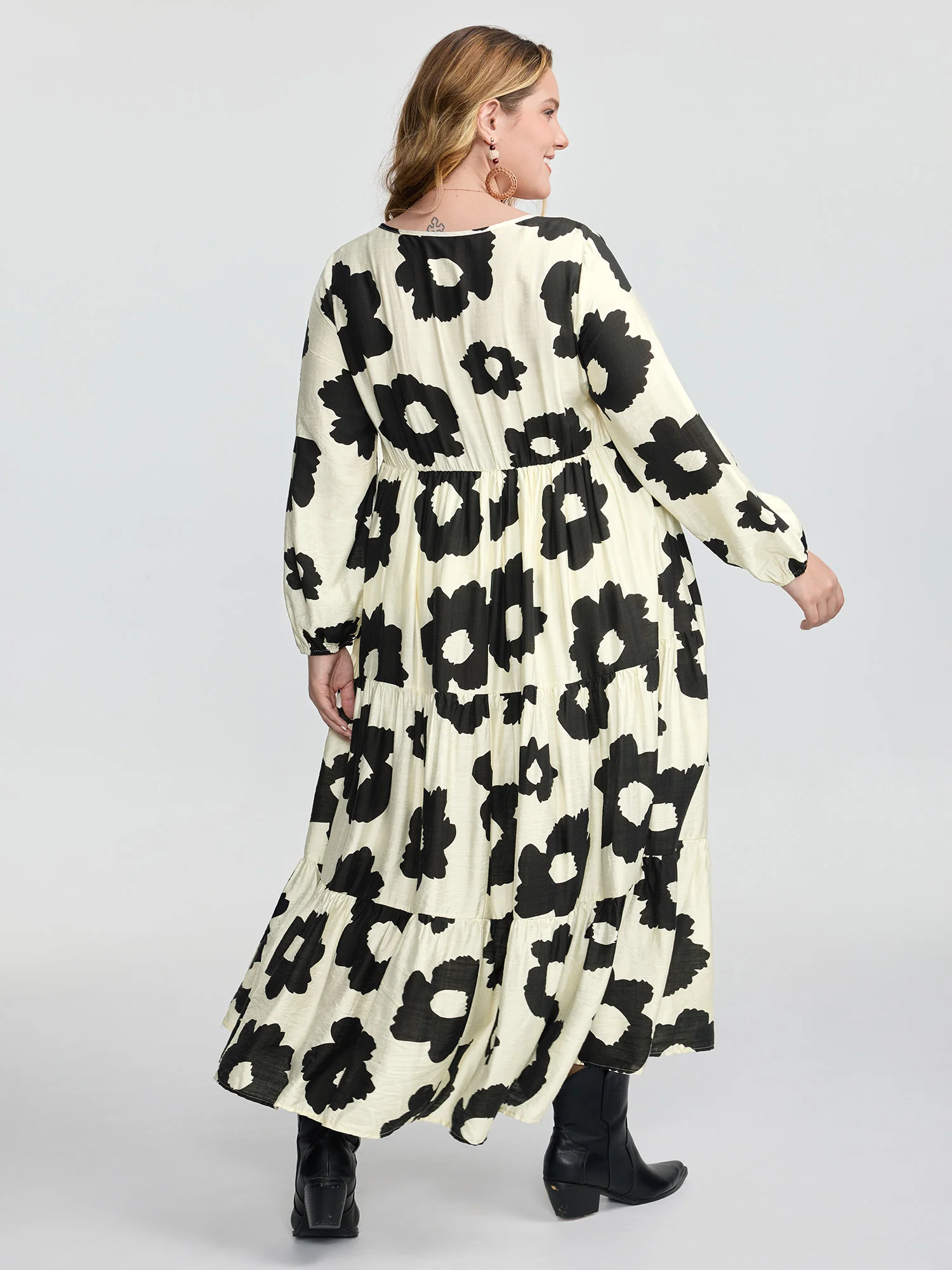 Monochrome Floral Print Tiered Maxi Dress - Image 4