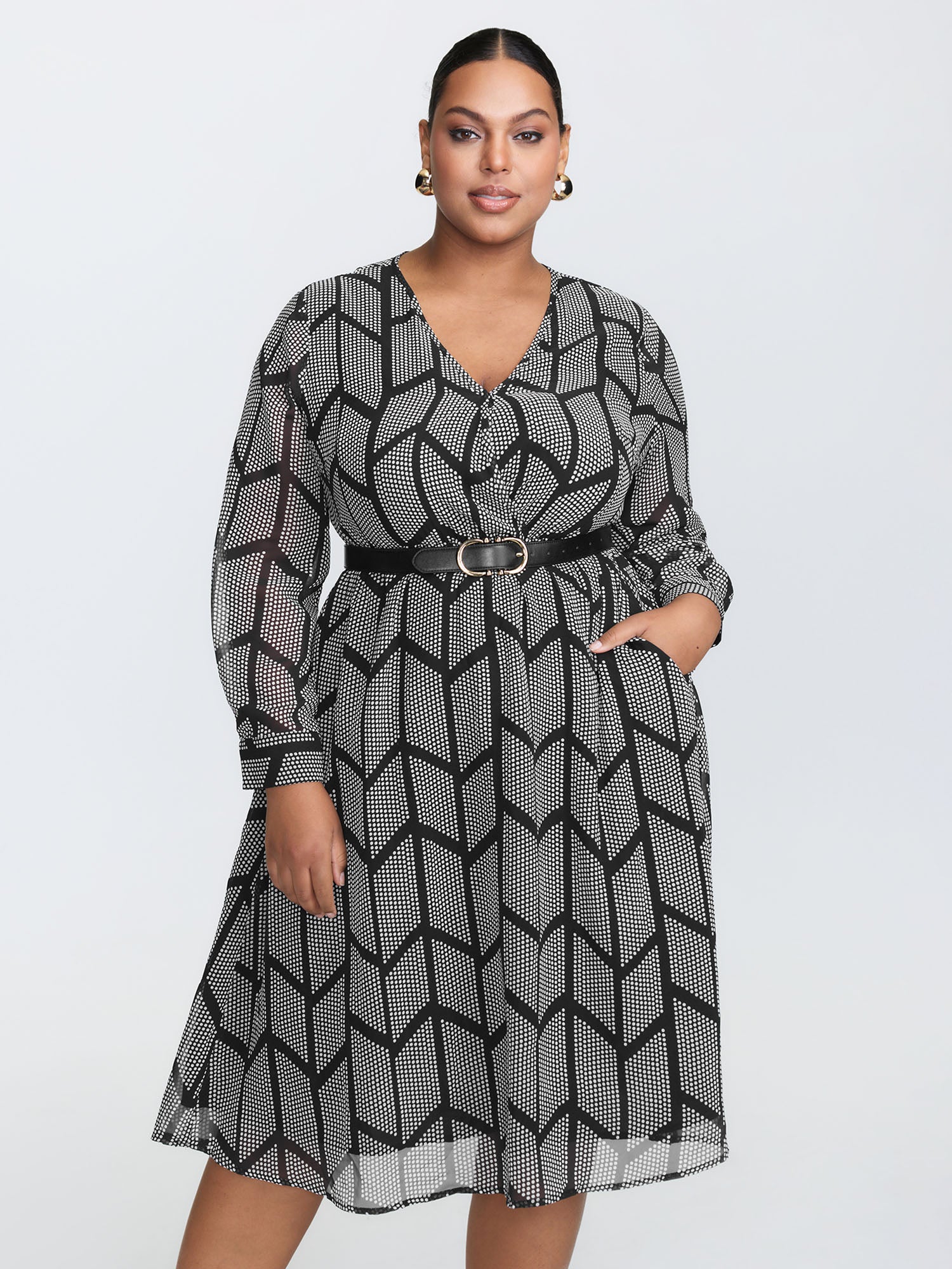 Monochrome Geometric Pattern Surplice Midi Dress - Image 2