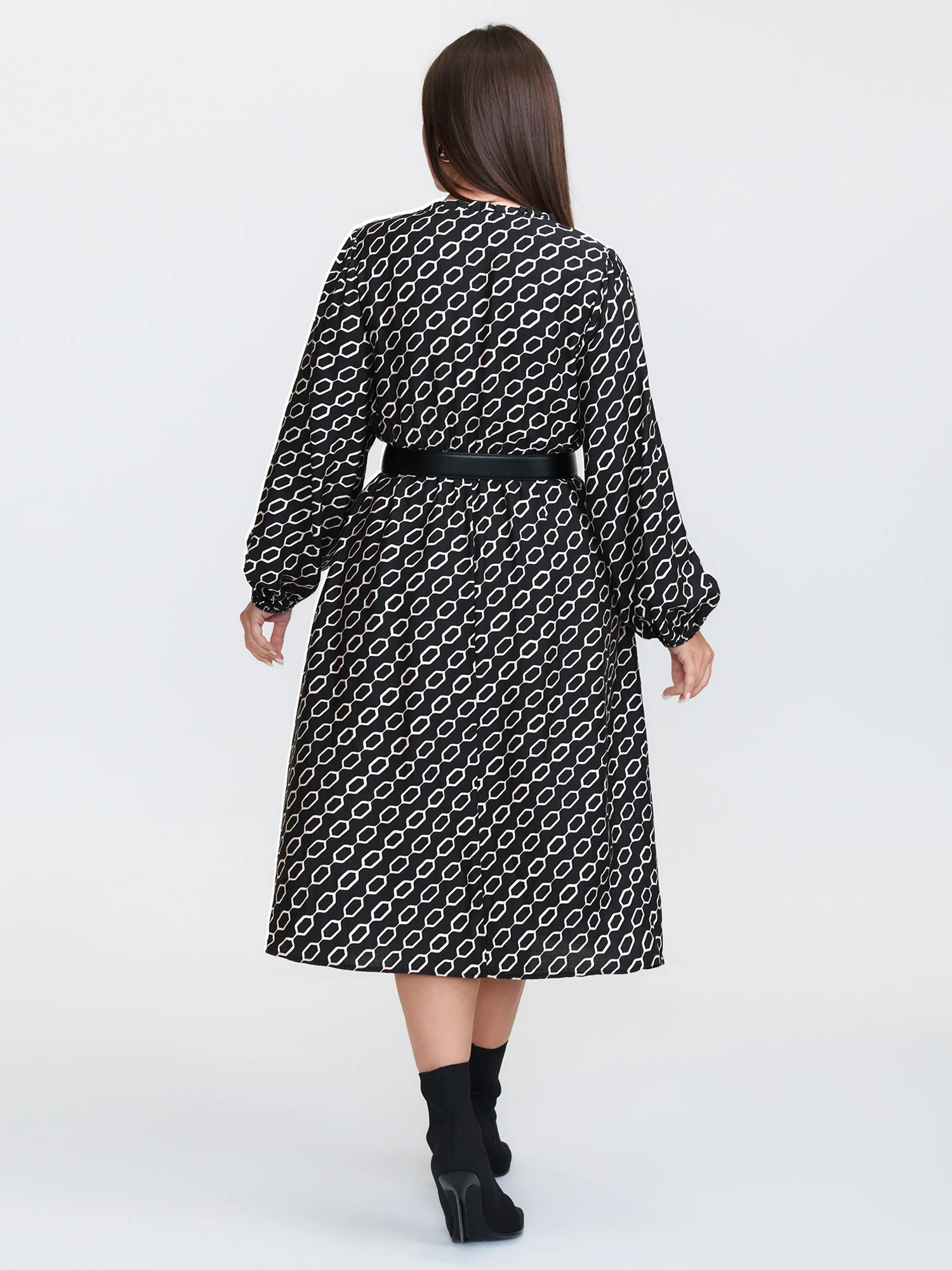 Monochrome Geometric Print Belted Midi Dress - Image 5