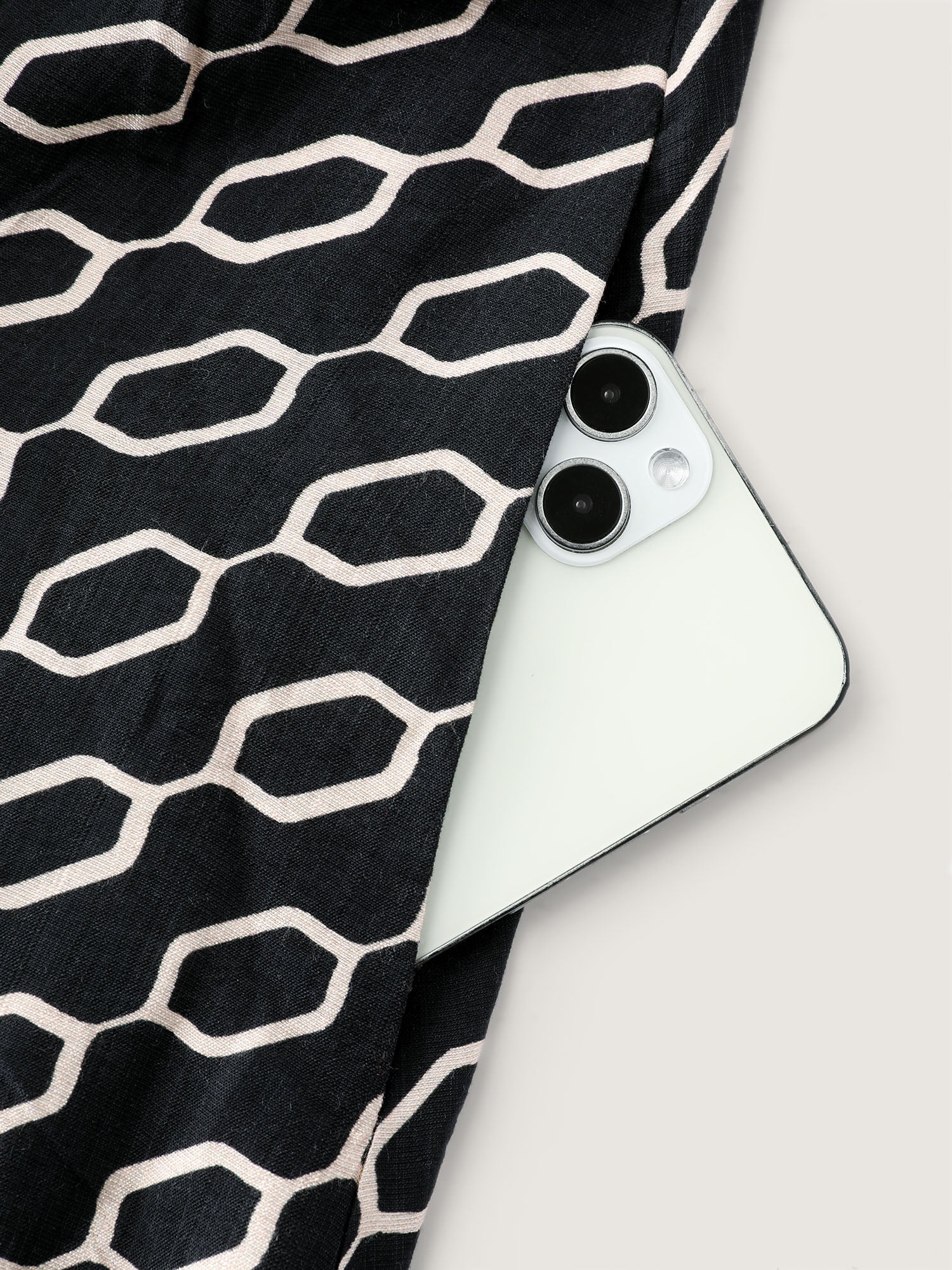 Monochrome Geometric Print Belted Midi Dress - Image 7