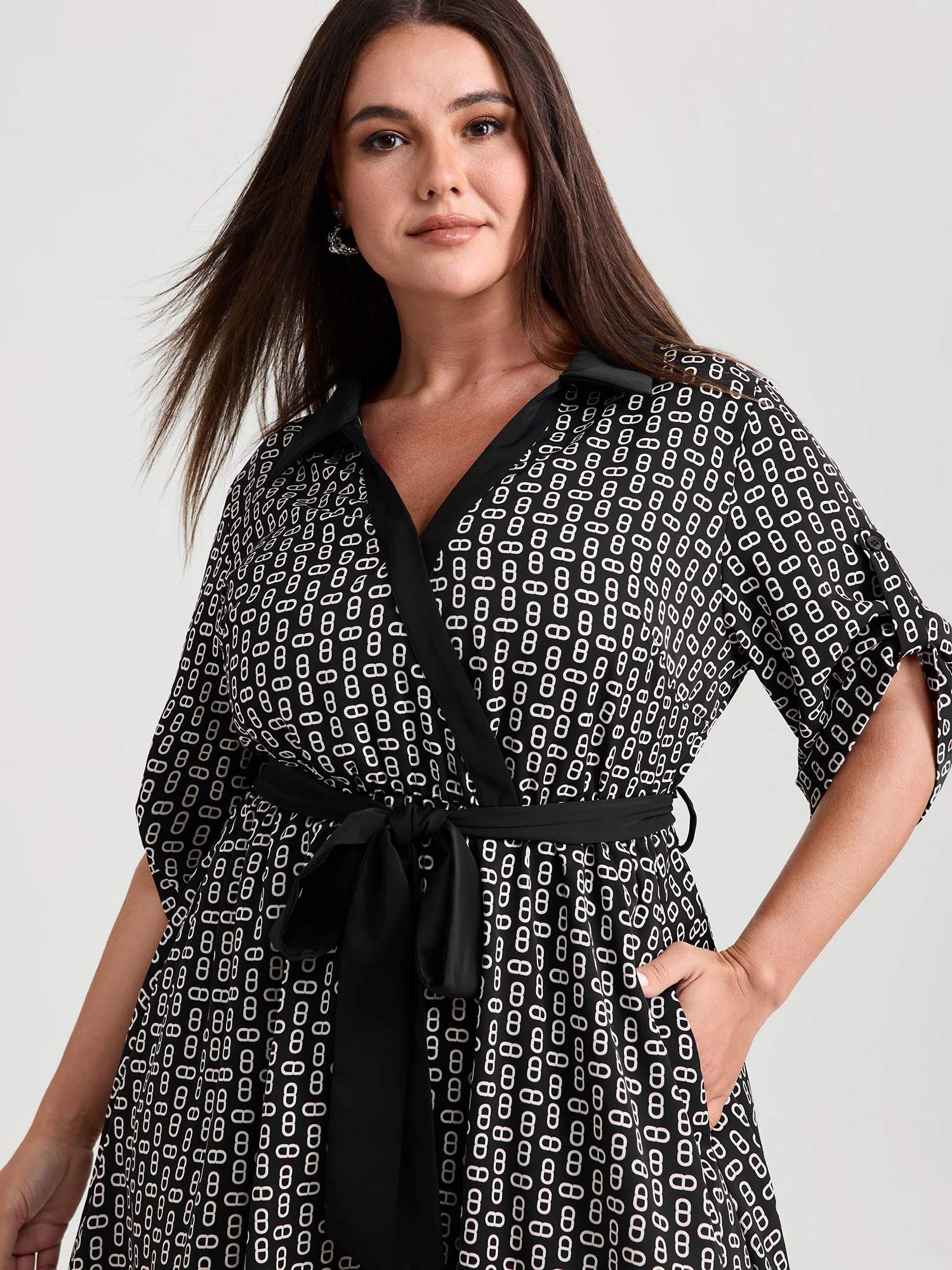 Monochrome Geometric Print Waist-Tie Collar Midi Dress - Image 2
