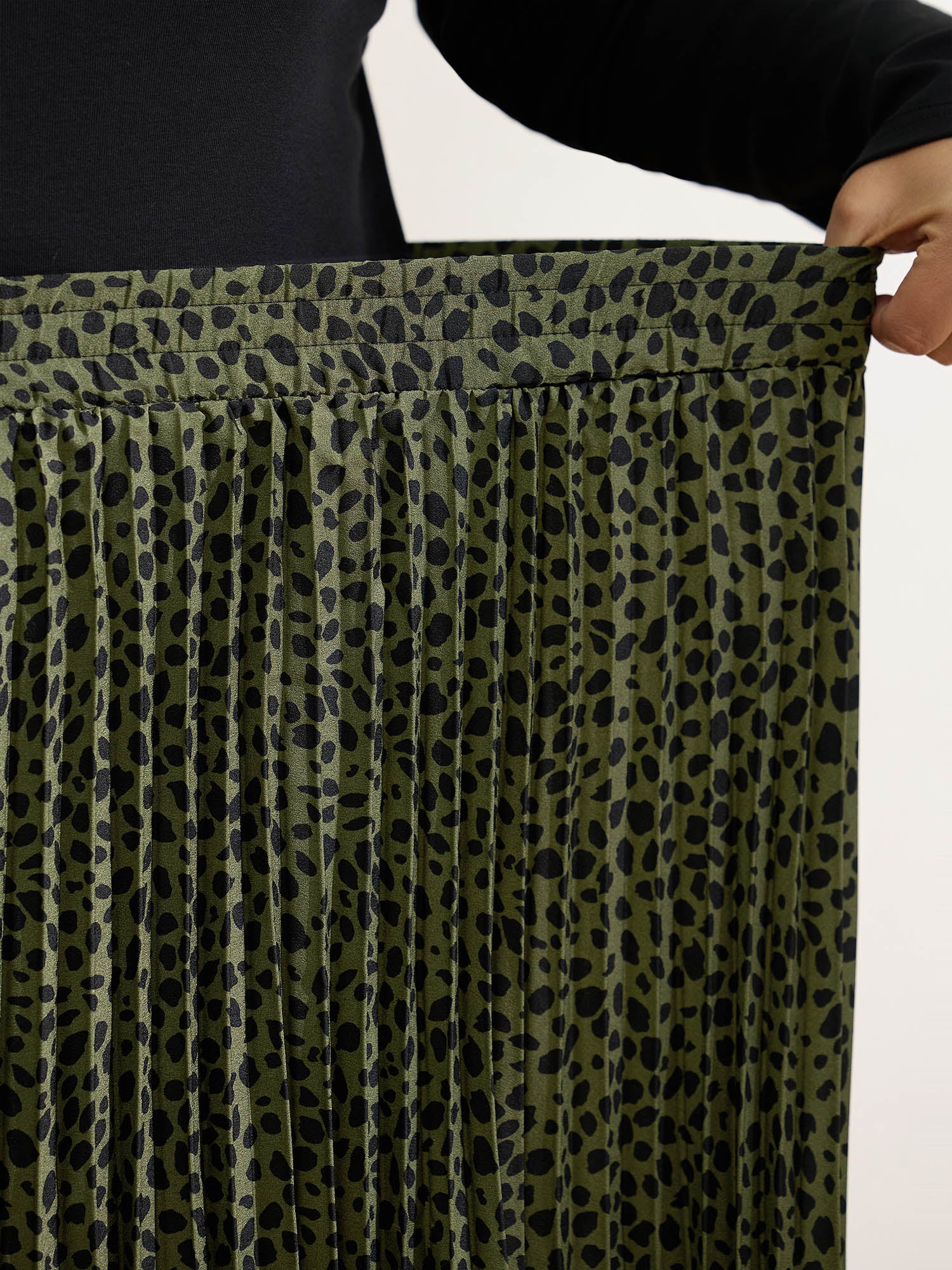 Monochrome Polka Dots Pleated Midi Skirt - Image 3