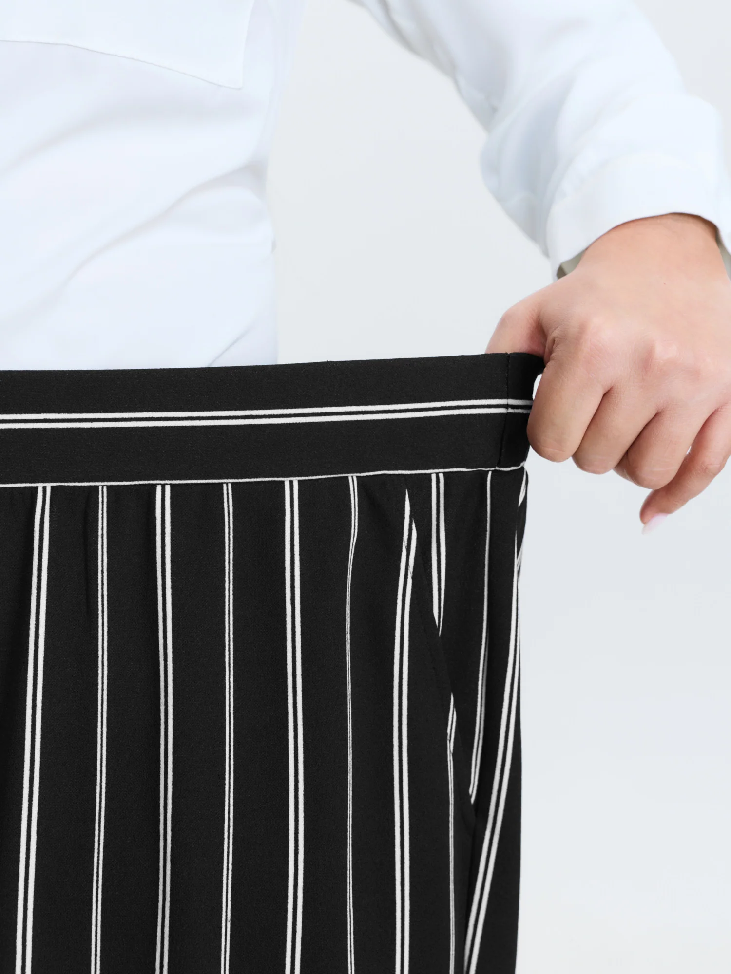 Monochrome Stripe Print Wide-Leg Pants - Image 4