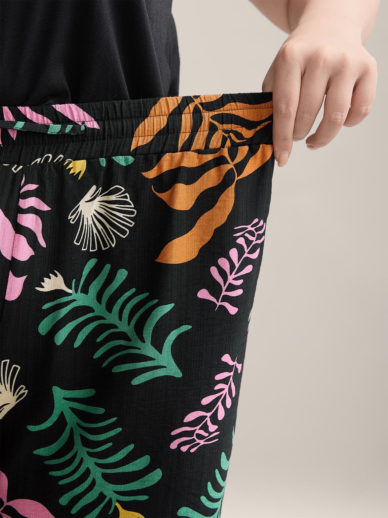 Multi-Color Leaf Print Wide-Leg Pants - Image 2