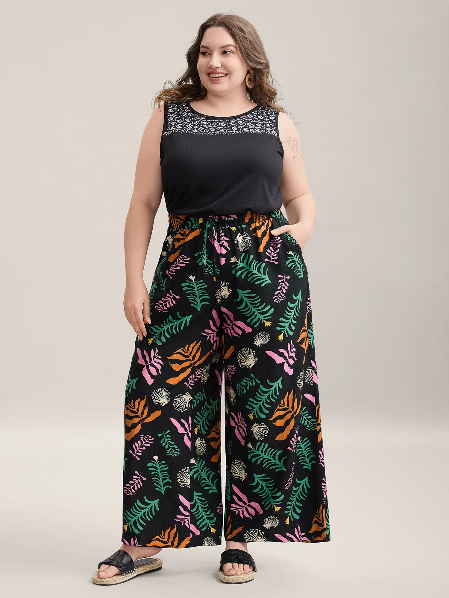 Multi-Color Leaf Print Wide-Leg Pants - Image 3