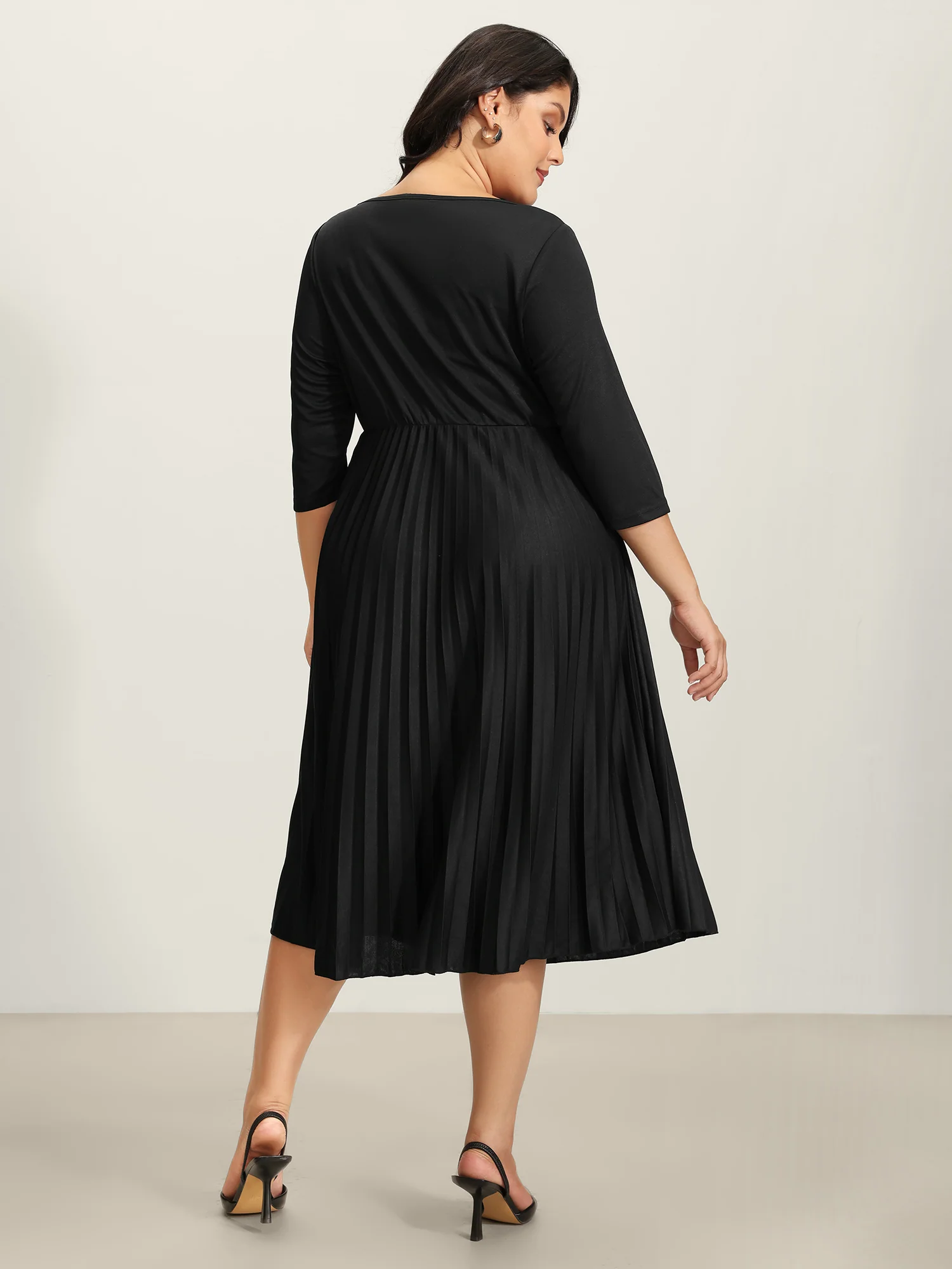 Neck Cut-Out Pleated Stretchy Midi Dress - Image 4