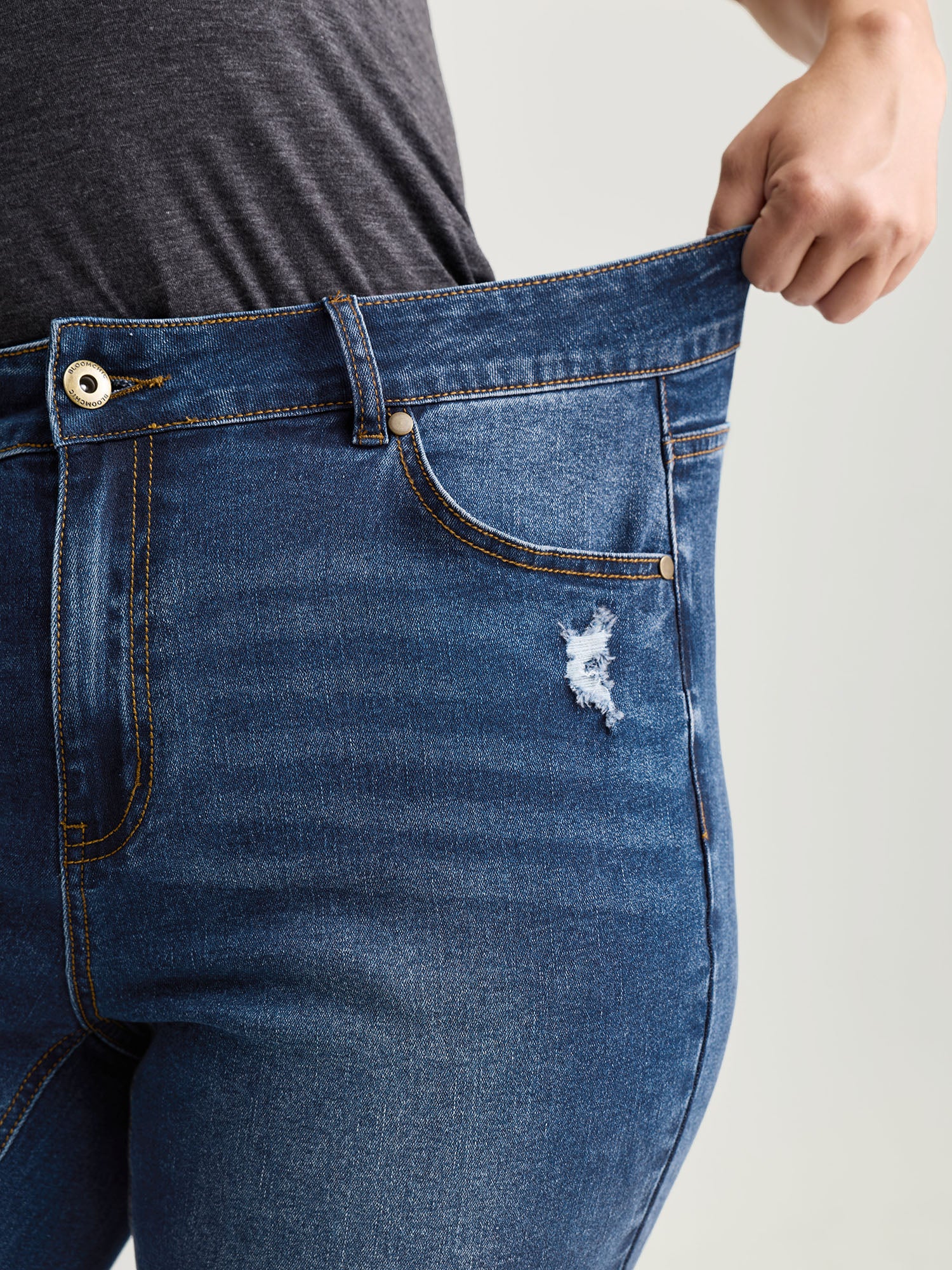 No-Gap Waist Distressed Cropped Jeans - Image 4