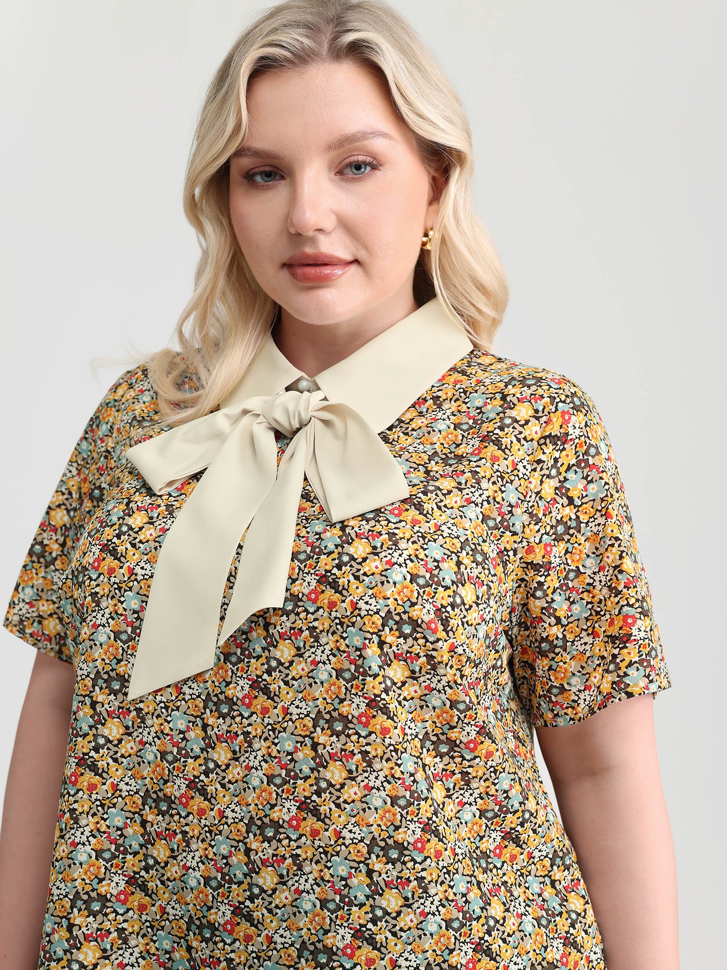 Nostalgic Floral Print Ribbon Tie Neckline Blouse - Image 2